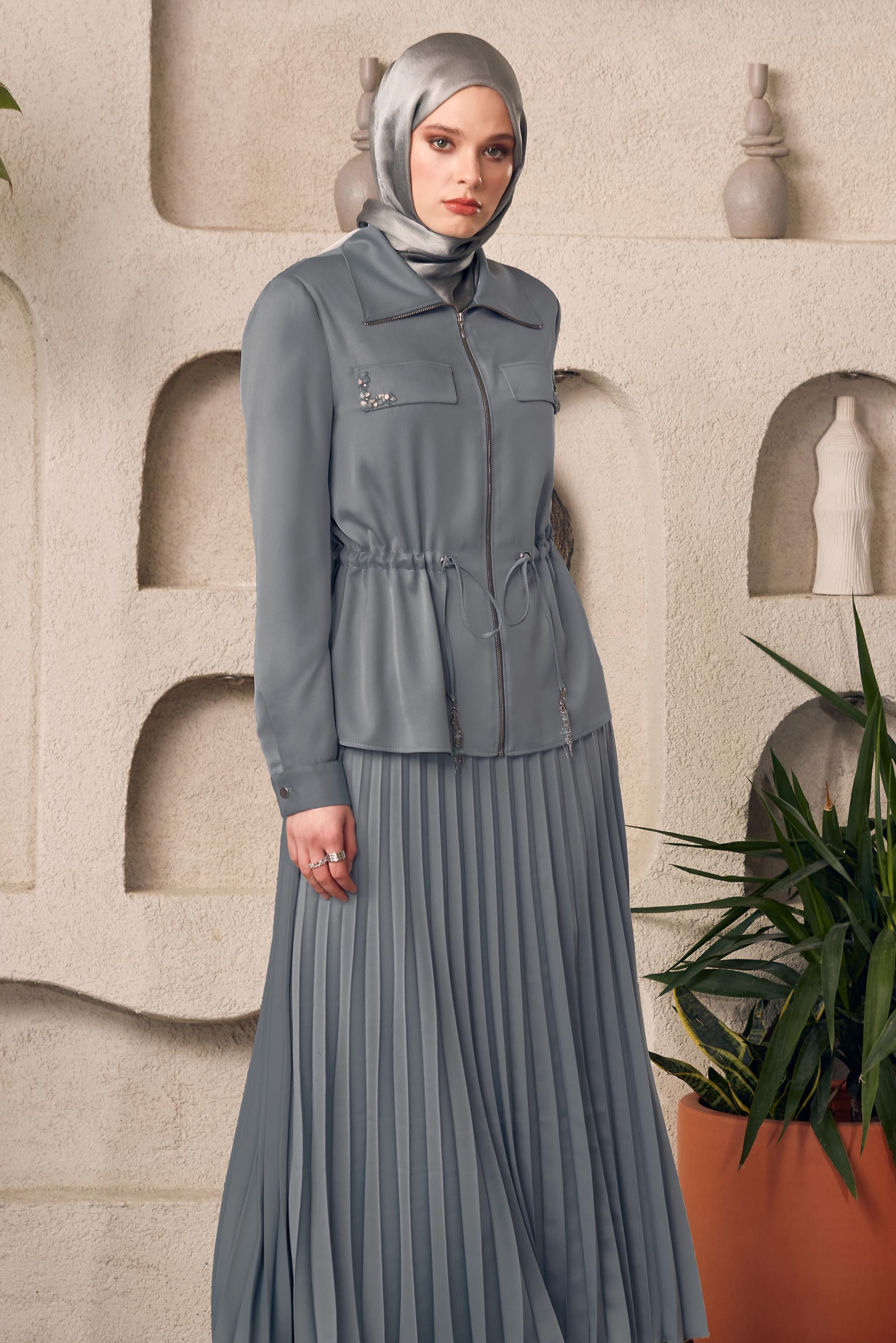 Tesettür giyim GRİ PİLİSELİ ETEKLİ SATEN TAKIM 45385