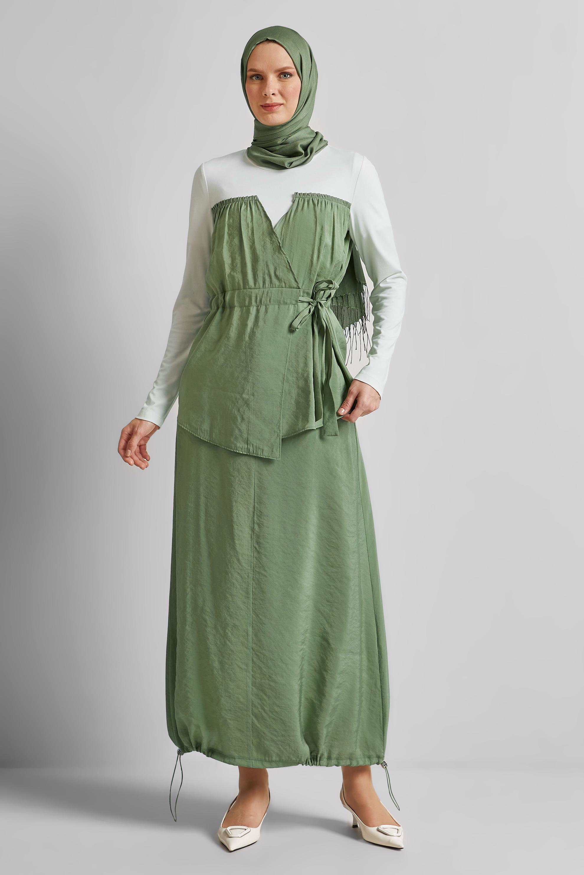 Vêtements hijab VERT COSTUME À JUPE AVEC DÉTAILS BLOUSON 45565