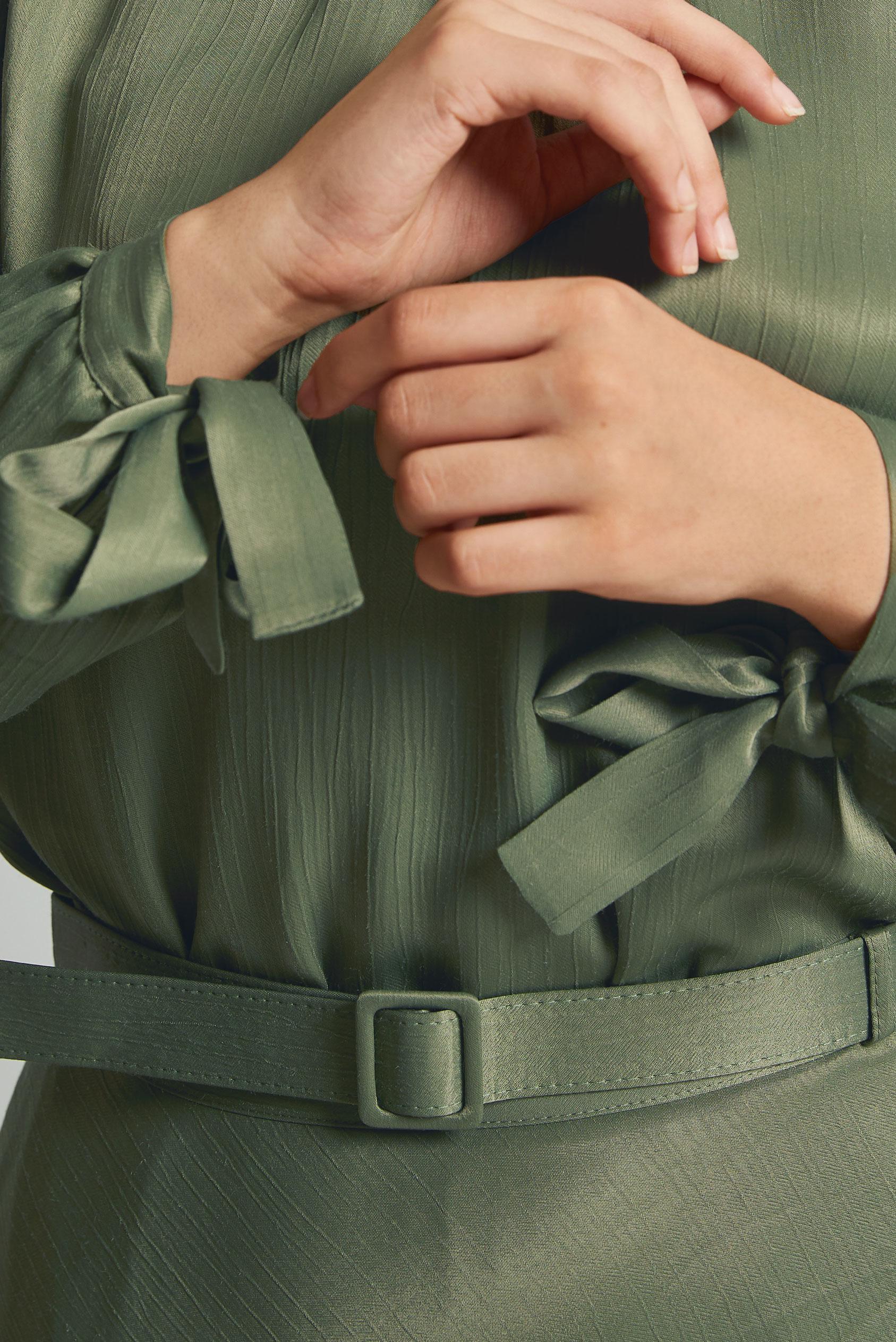 Vêtements hijab KAKI COMBINAISON JUPE CEINTURÉE EN SATIN 45706