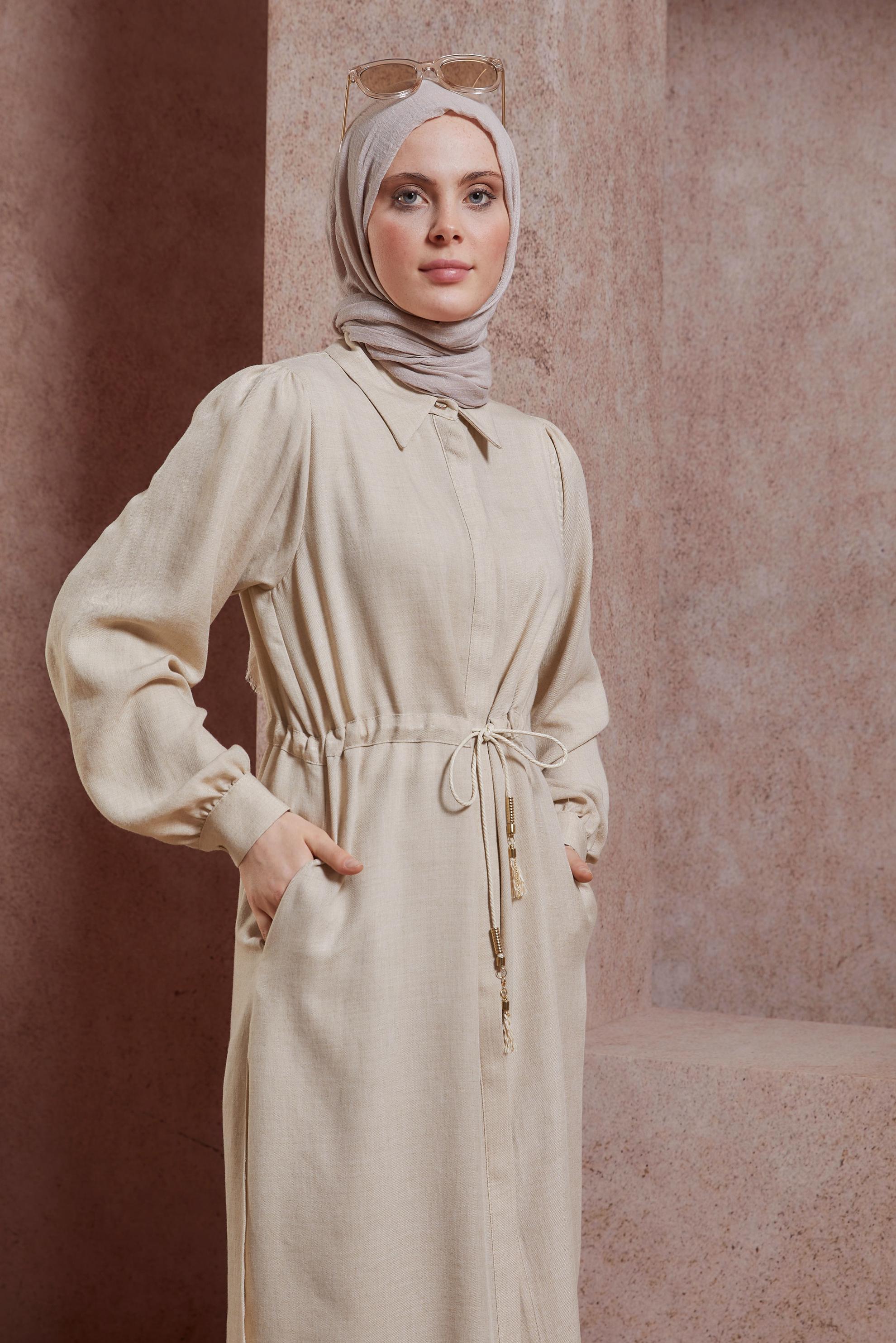 Tesettür giyim BEJ BELDEN BÜZGÜLÜ PANTOLONLU TAKIM 44414