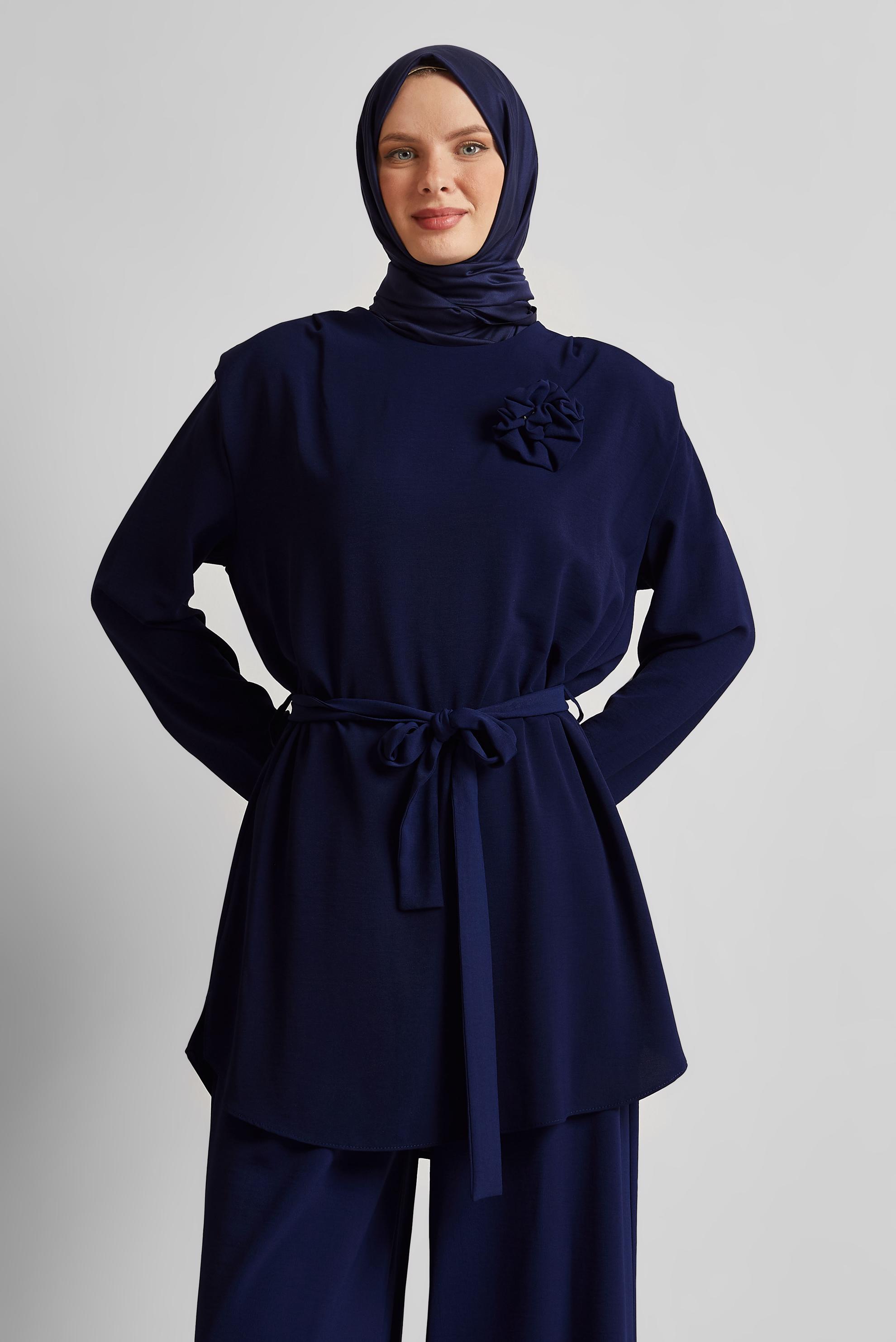 Tesettür giyim LACİVERT BROŞ DETAYLI PANTOLONLU TAKIM 44758