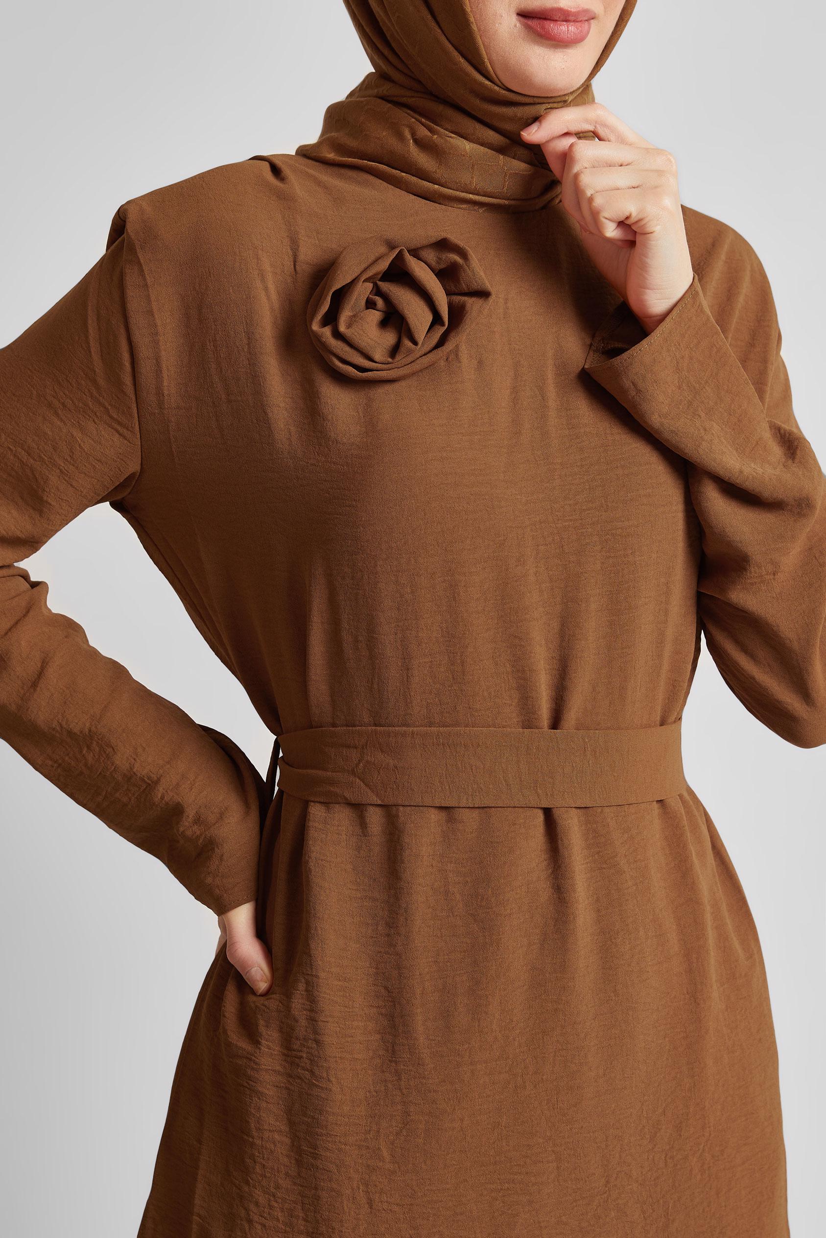 Tesettür giyim TABA BROŞ DETAYLI PANTOLONLU TAKIM 44758