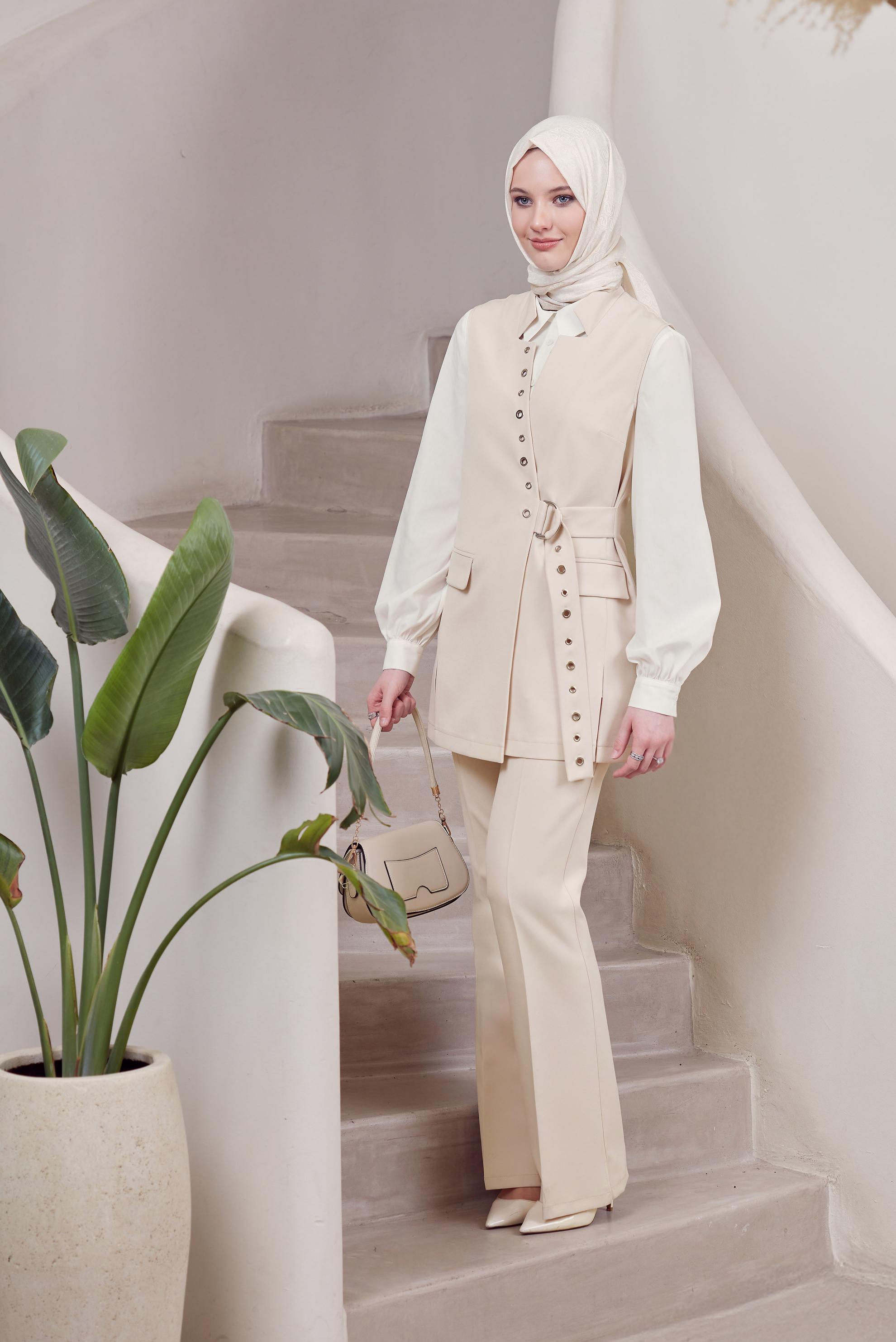 Tesettür giyim EKRU KEMERLİ YELEKLİ PANTOLONLU TAKIM 45383