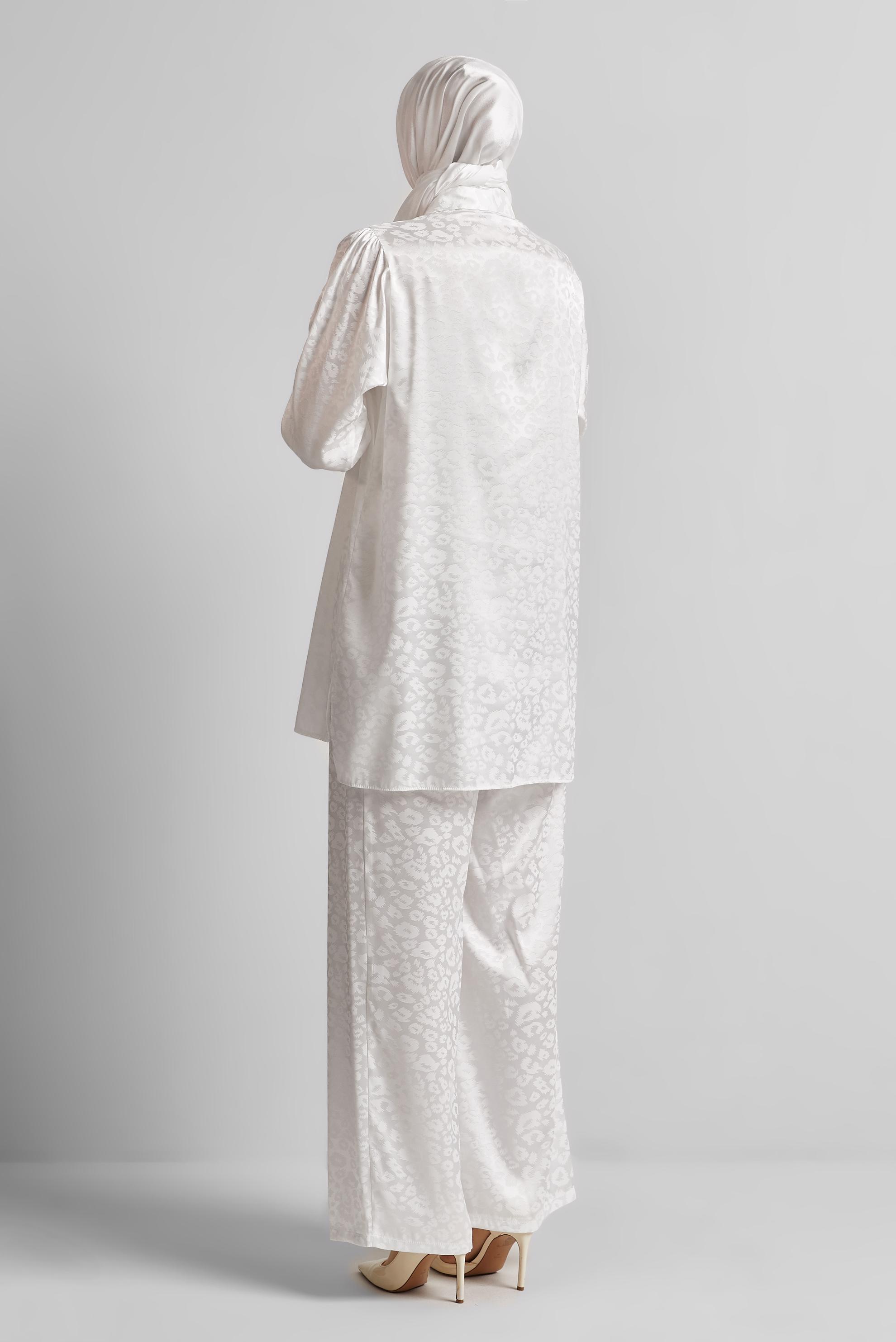 Tesettür giyim BEYAZ JAKAR SATEN PANTOLONLU TAKIM 45580