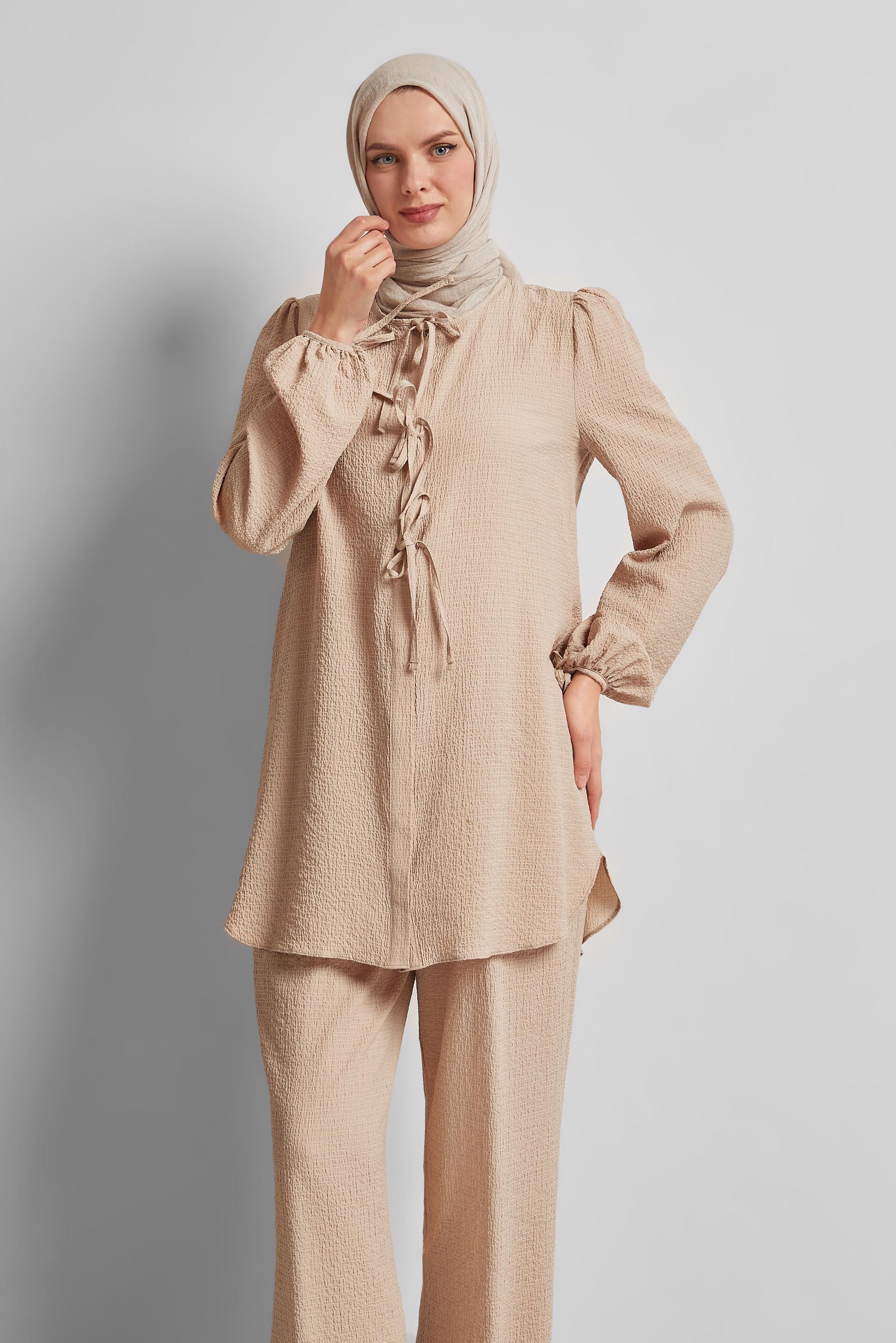 Tesettür giyim BEJ BAĞCIK DETAYLI PANTOLONLU TAKIM 45620