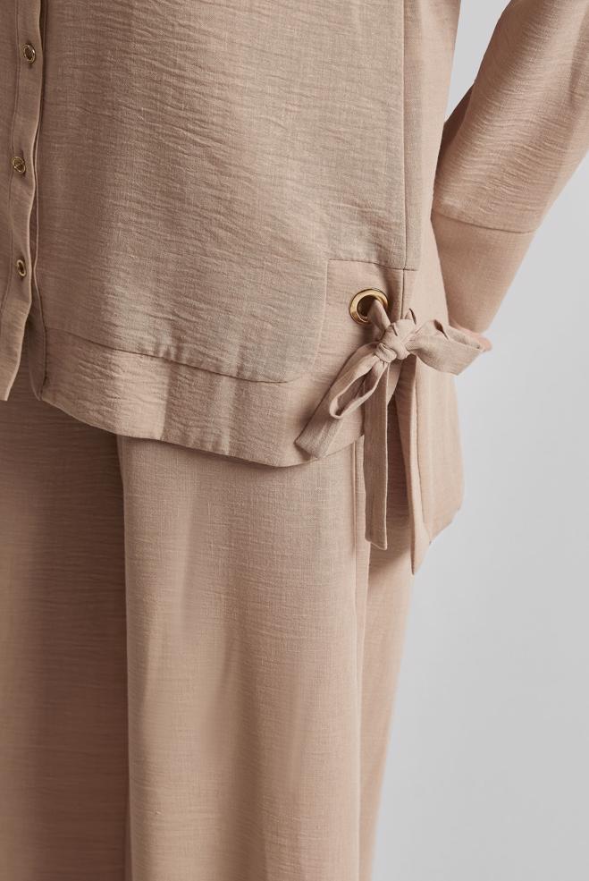 Tesettür giyim BEJ BAĞLAMA DETAYLI PANTOLONLU TAKIM 45775 - ALVİNA