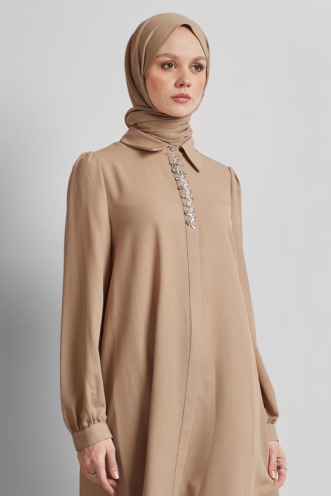 Tesettür giyim BEJ TAŞ DETAYLI TUNİK 44666 - ALVİNA
