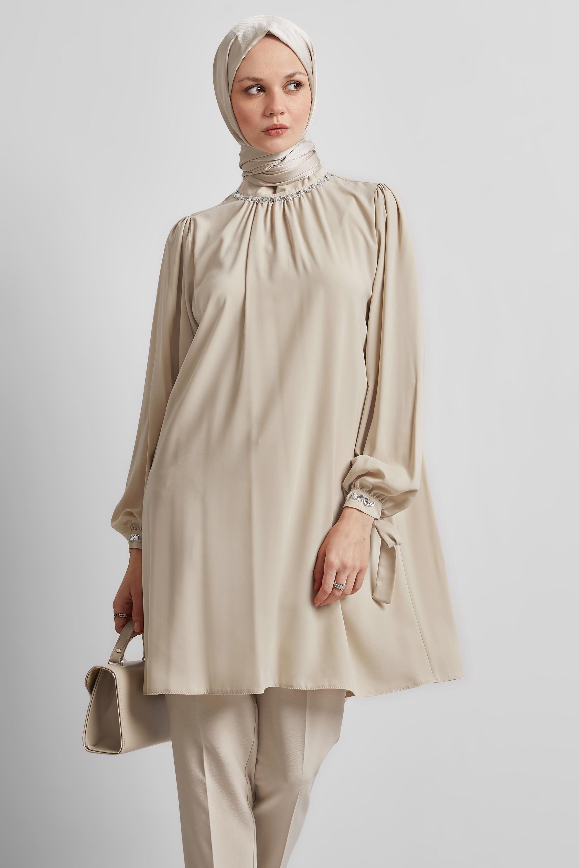 Tesettür giyim BEJ TAŞ DETAYLI TUNİK 44687