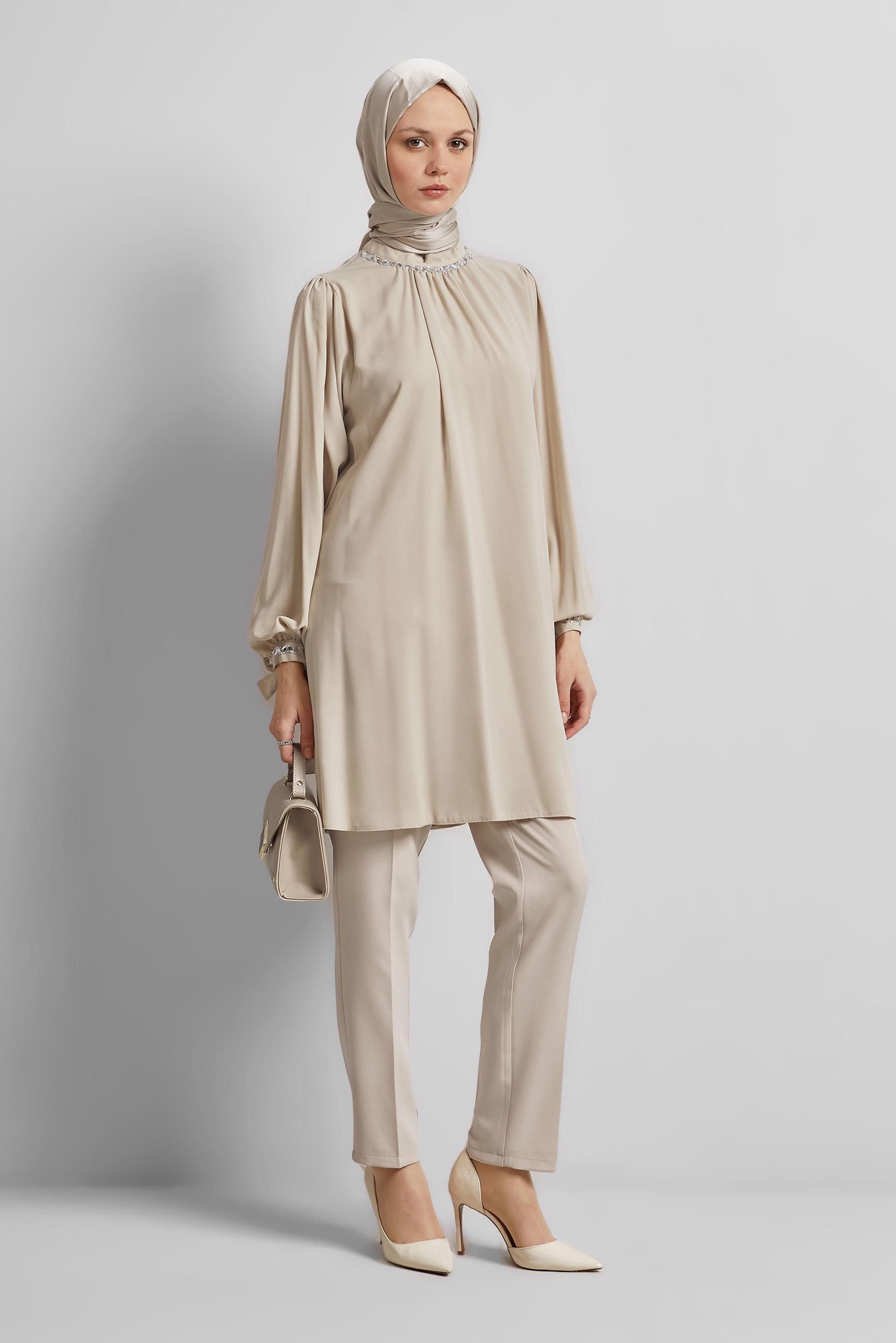 Tesettür giyim BEJ TAŞ DETAYLI TUNİK 44687