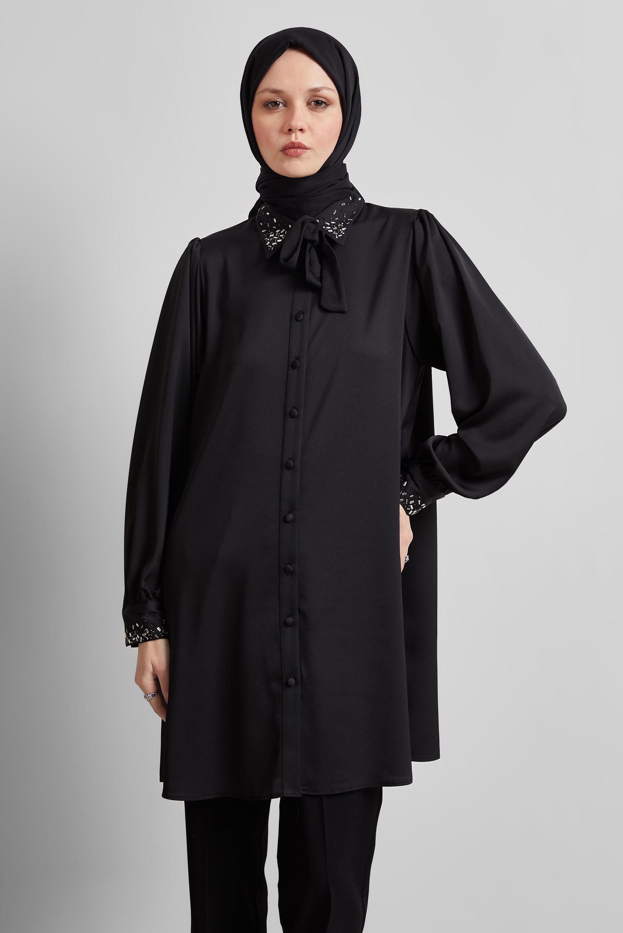 Tesettür giyim SİYAH TAŞ DETAYLI SATEN TUNİK 45323