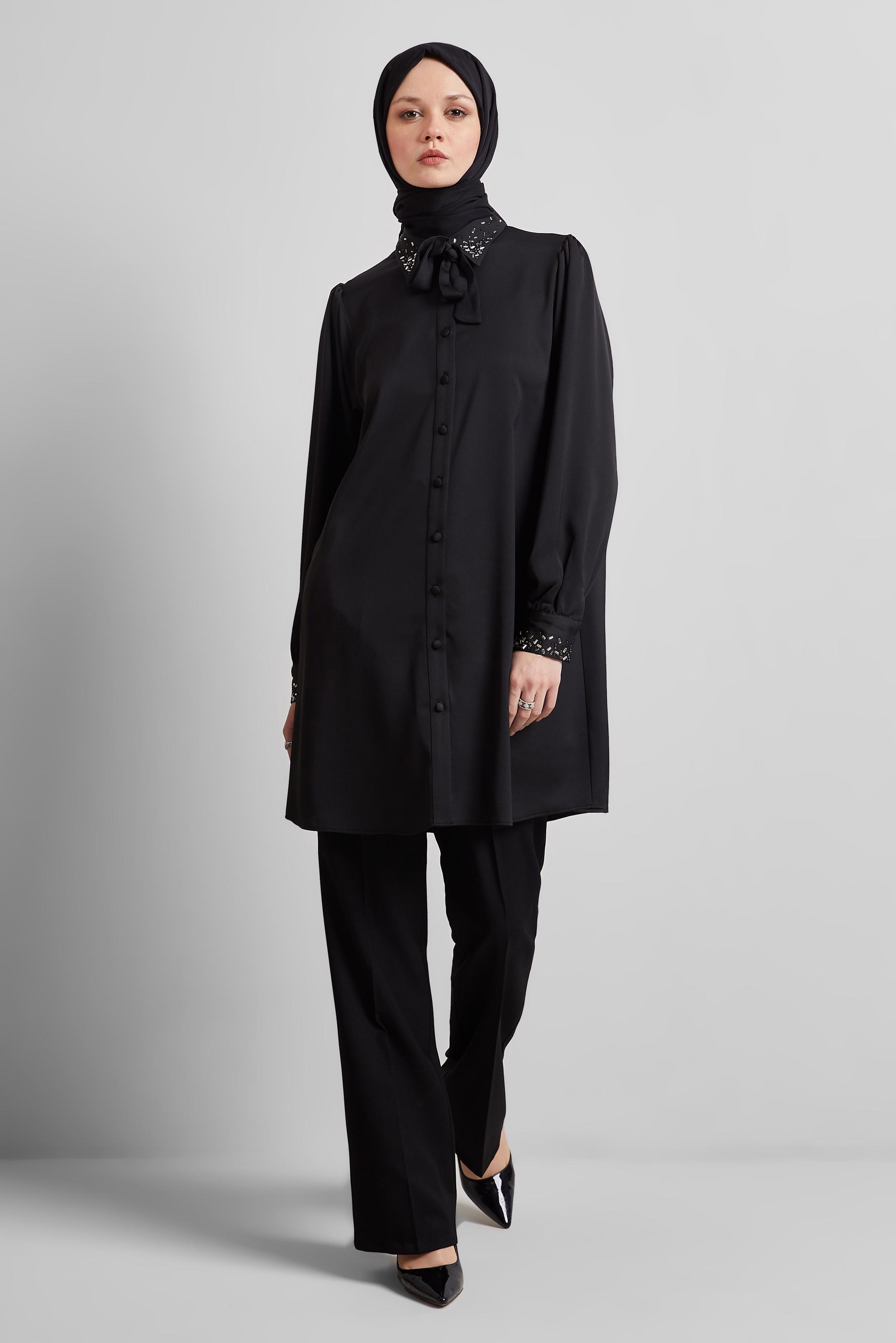 Tesettür giyim SİYAH TAŞ DETAYLI SATEN TUNİK 45323