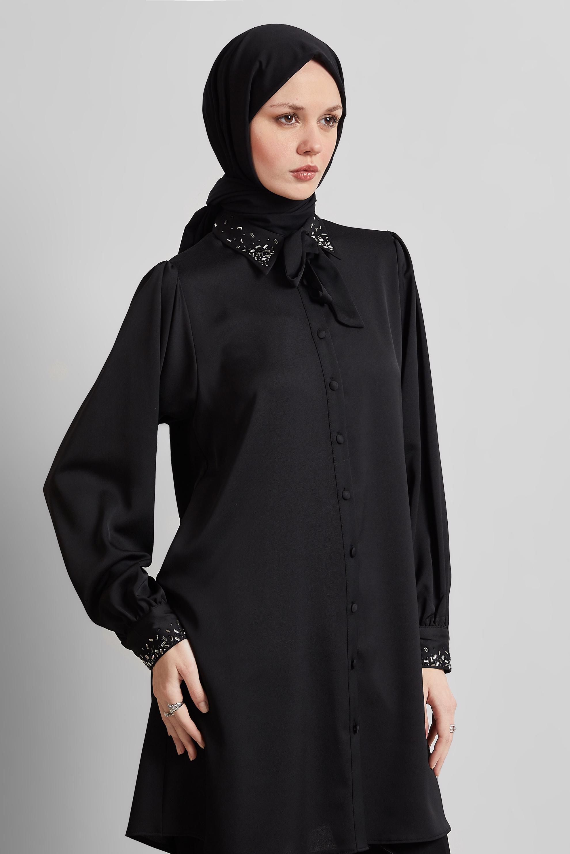 Tesettür giyim SİYAH TAŞ DETAYLI SATEN TUNİK 45323