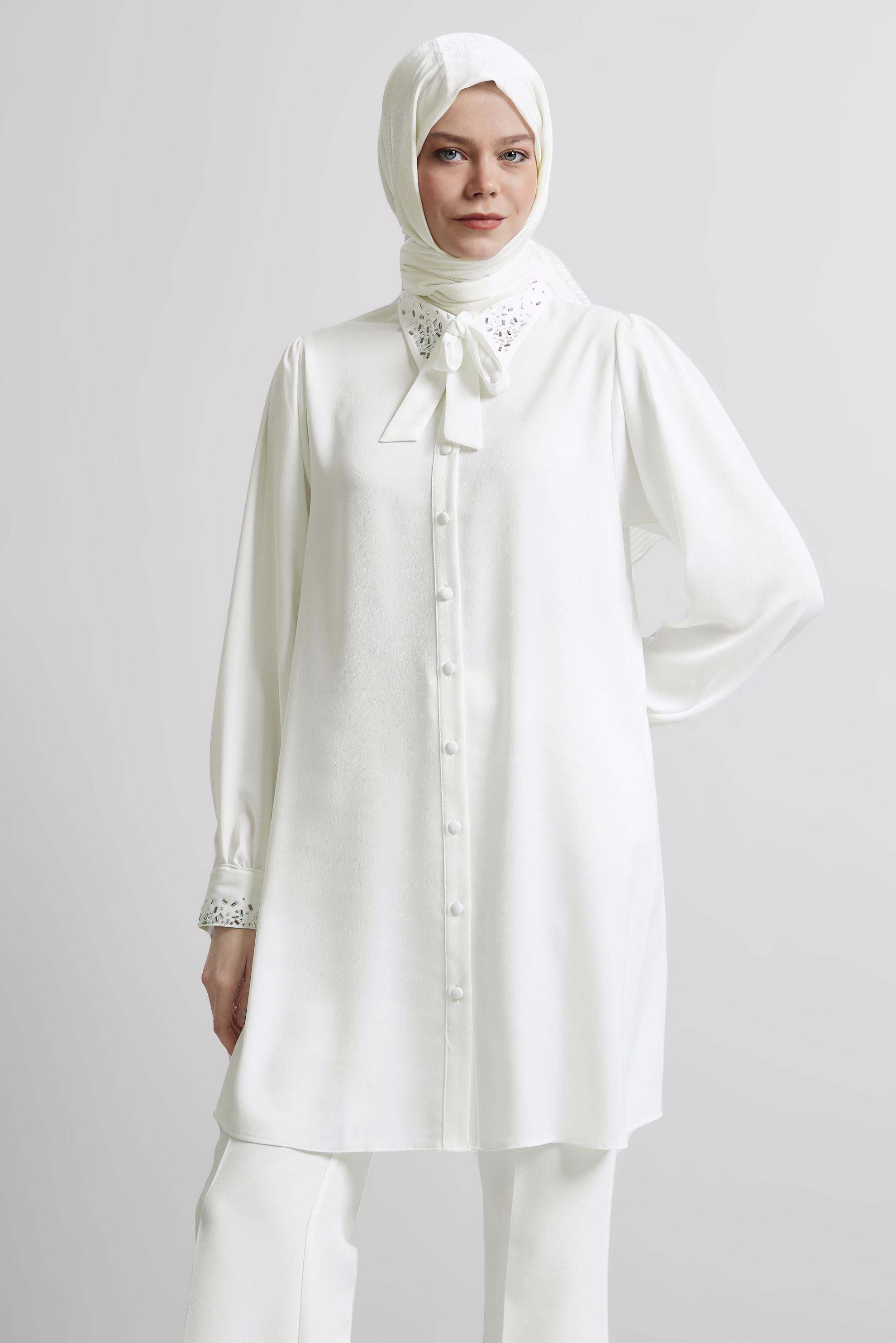 Tesettür giyim BEYAZ TAŞ DETAYLI SATEN TUNİK 45323