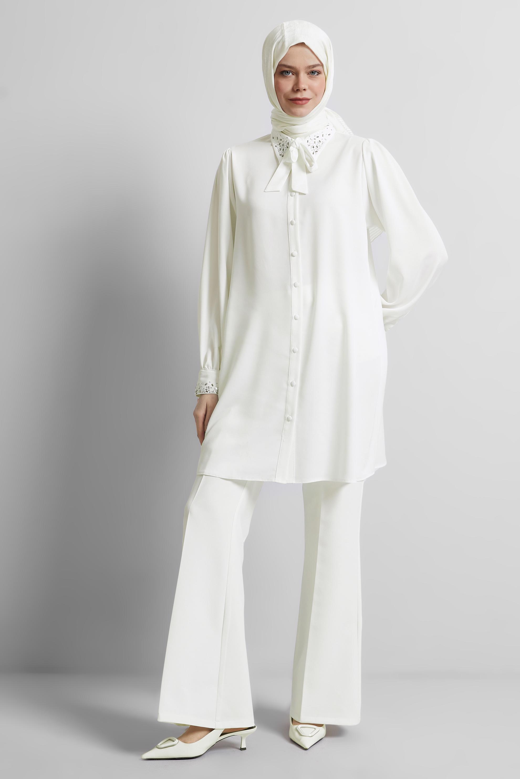 Tesettür giyim BEYAZ TAŞ DETAYLI SATEN TUNİK 45323