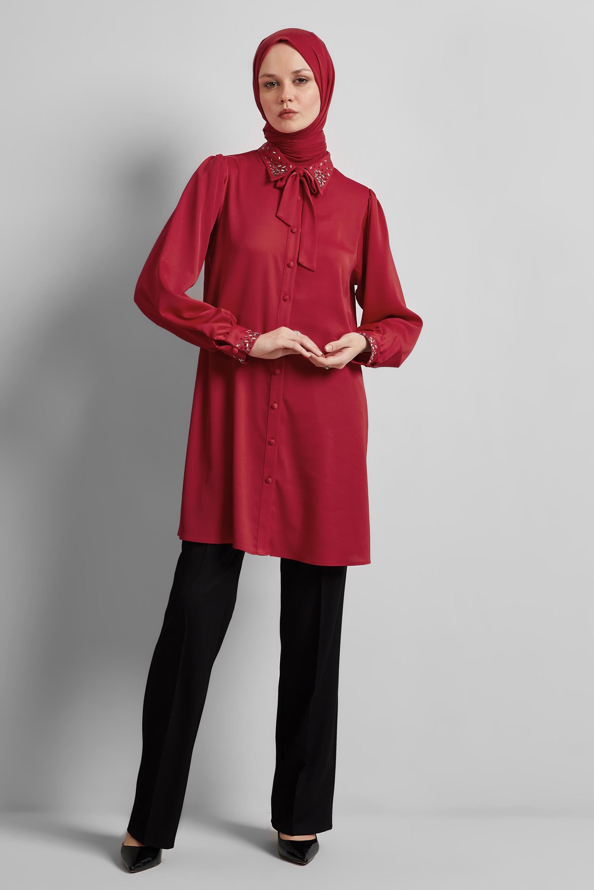 Tesettür giyim KIRMIZI TAŞ DETAYLI SATEN TUNİK 45323