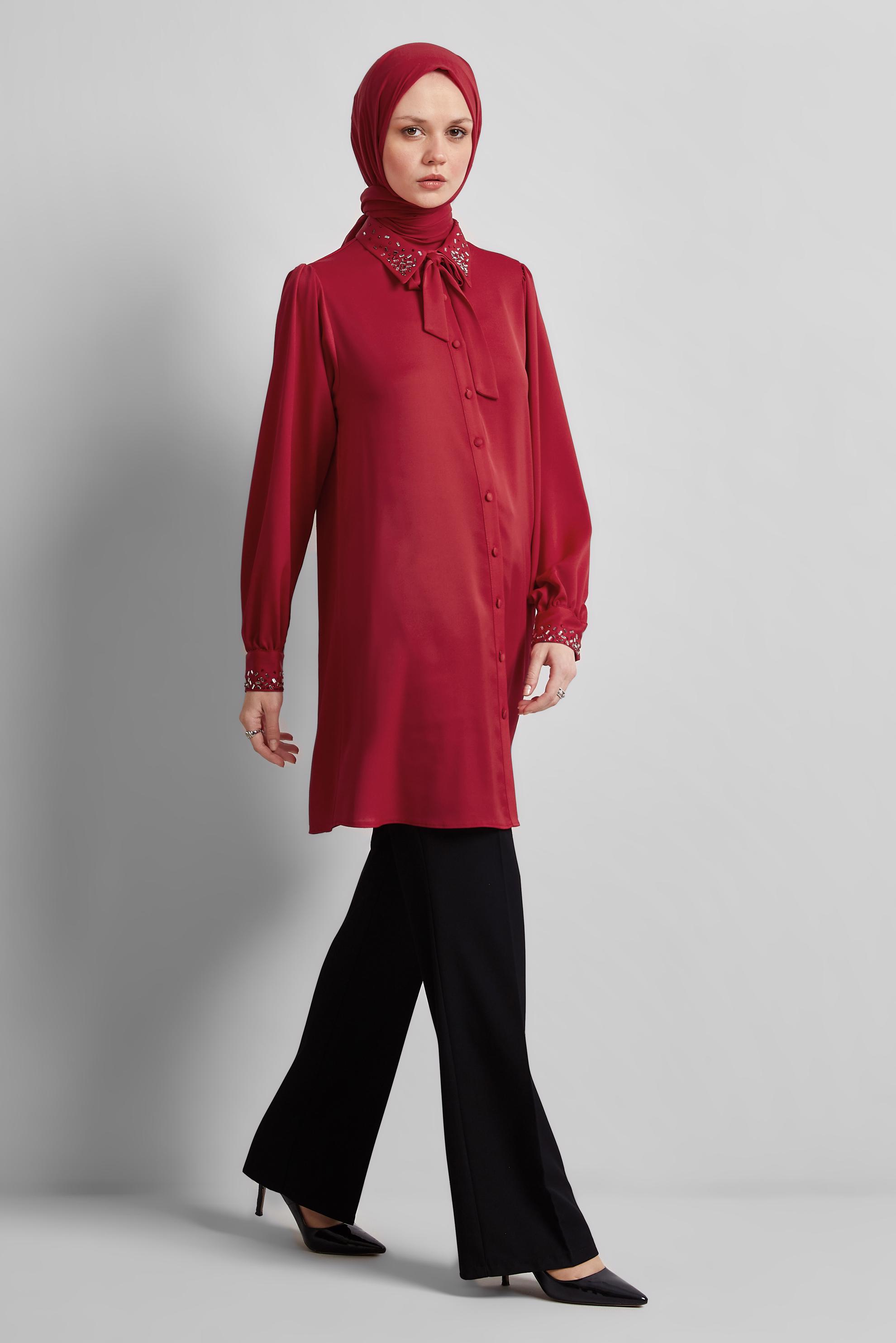 Tesettür giyim KIRMIZI TAŞ DETAYLI SATEN TUNİK 45323