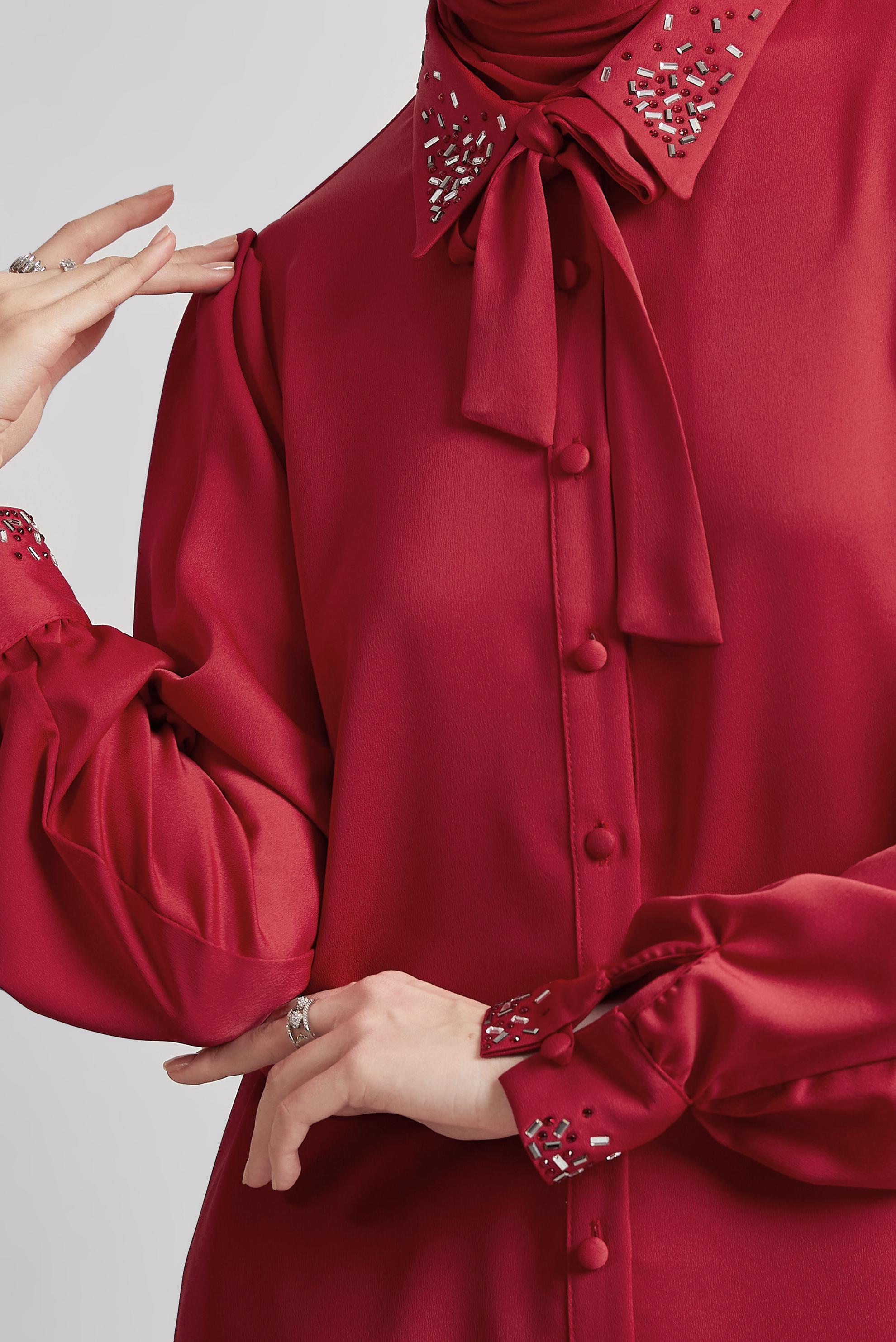 Tesettür giyim KIRMIZI TAŞ DETAYLI SATEN TUNİK 45323
