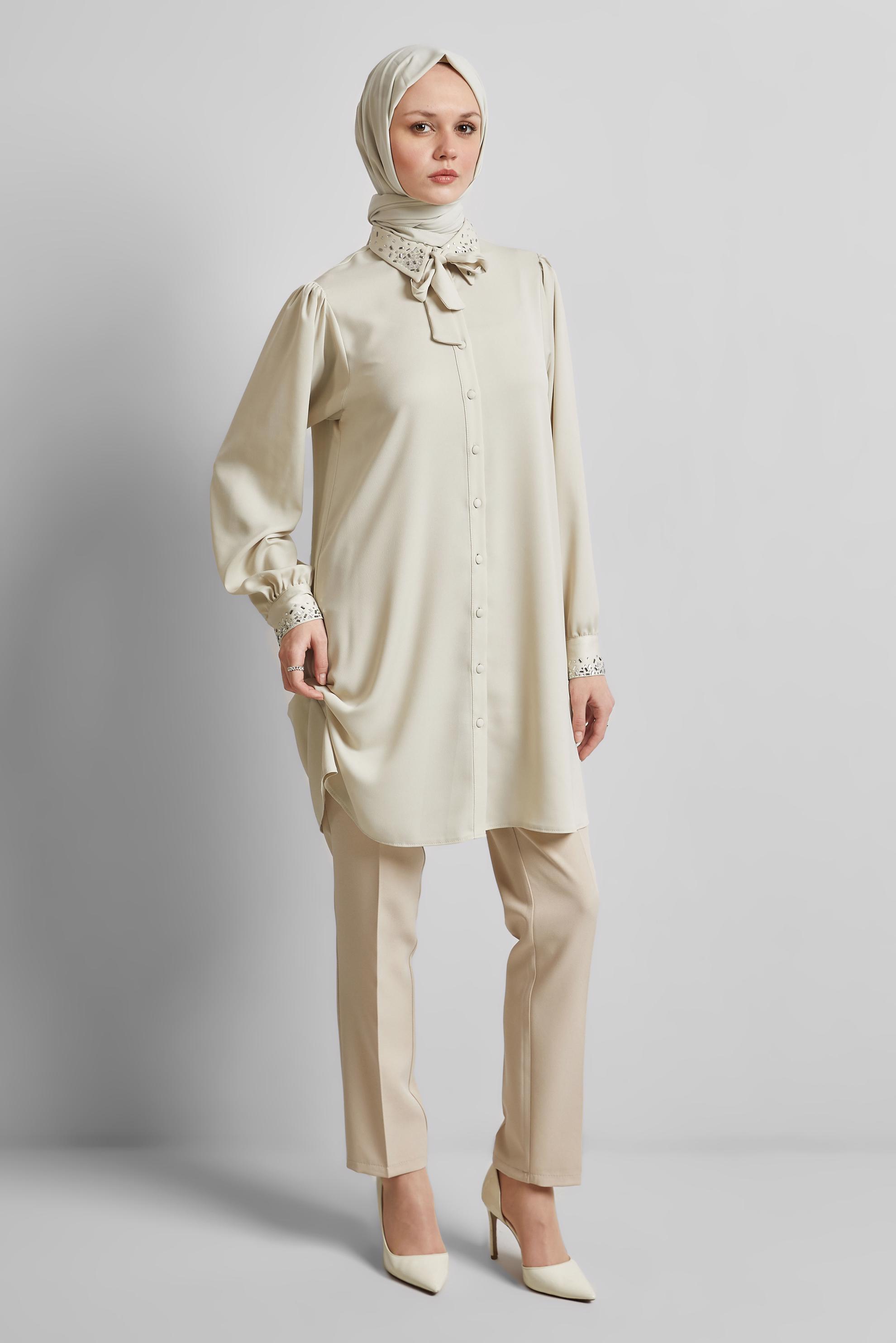 Tesettür giyim BEJ TAŞ DETAYLI SATEN TUNİK 45323