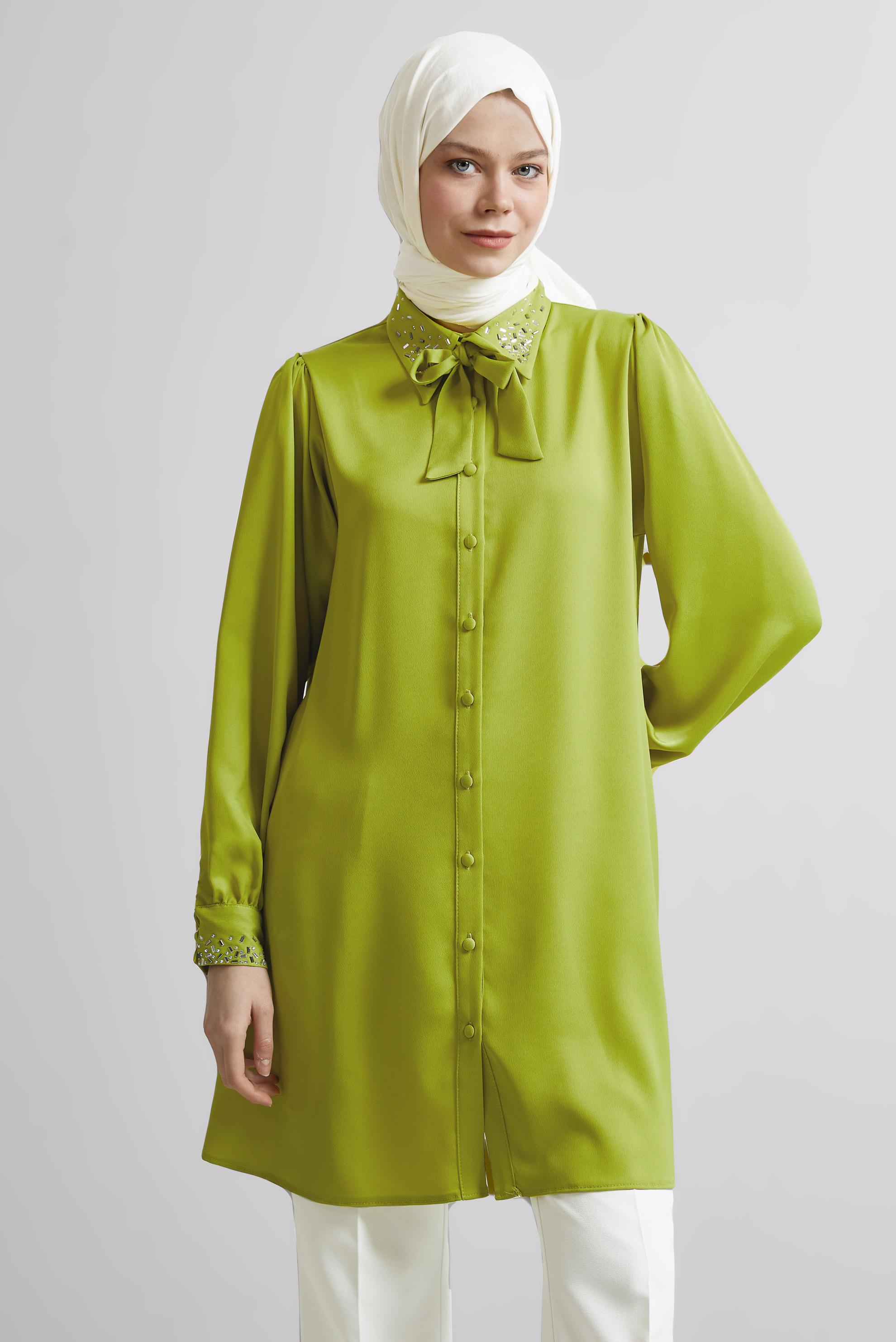 Tesettür giyim YEŞİL TAŞ DETAYLI SATEN TUNİK 45323