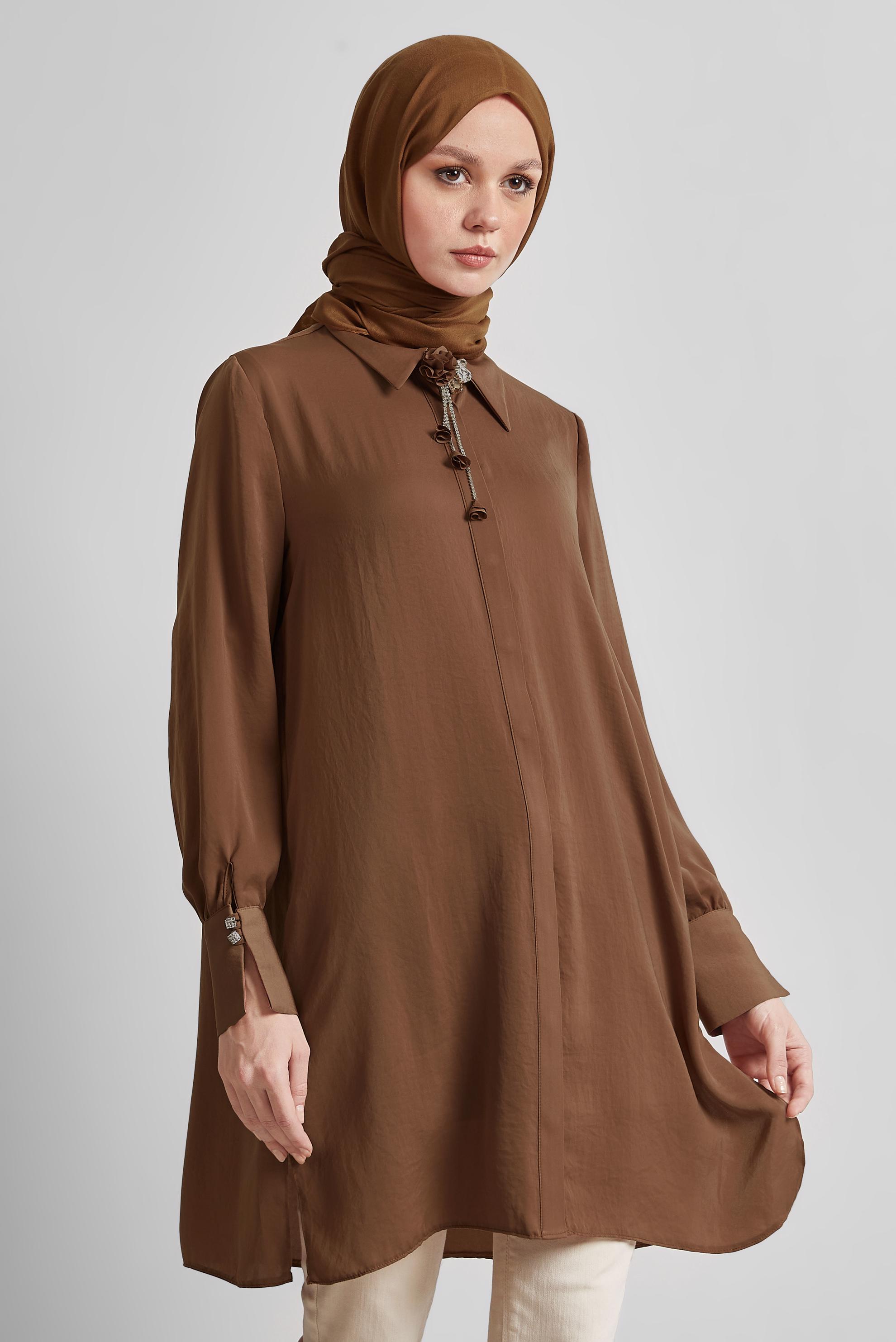 Tesettür giyim KAHVE BROŞ DETAYLI TUNİK 45373