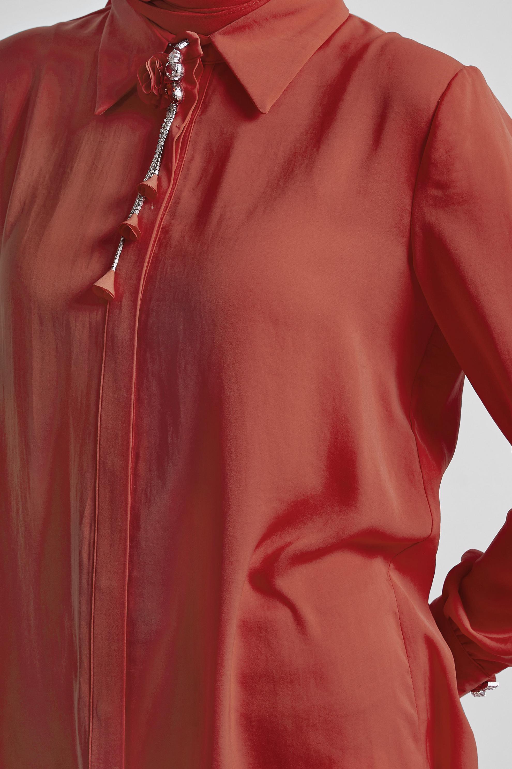 Tesettür giyim KIRMIZI BROŞ DETAYLI TUNİK 45373