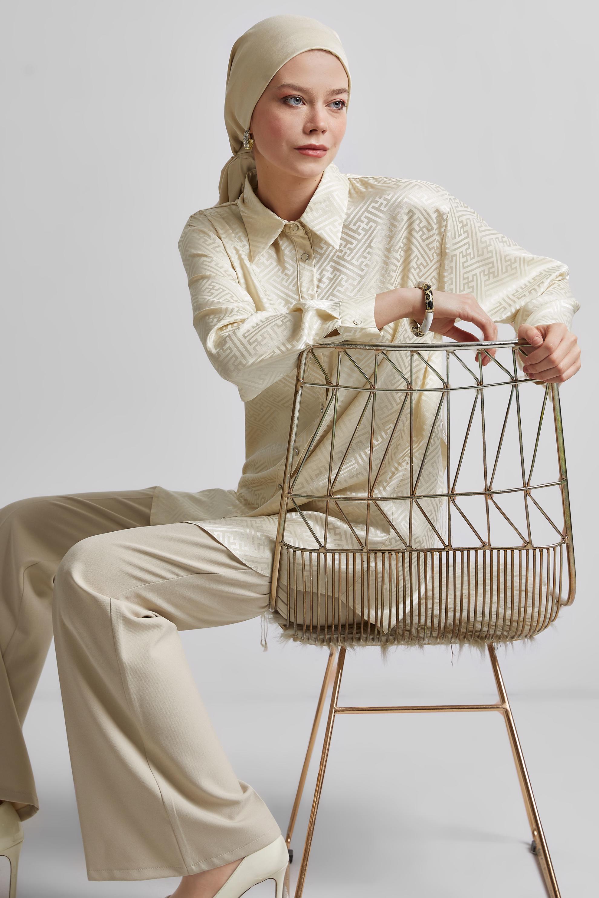 Tesettür giyim BEJ SATEN JAKAR TUNİK 45375