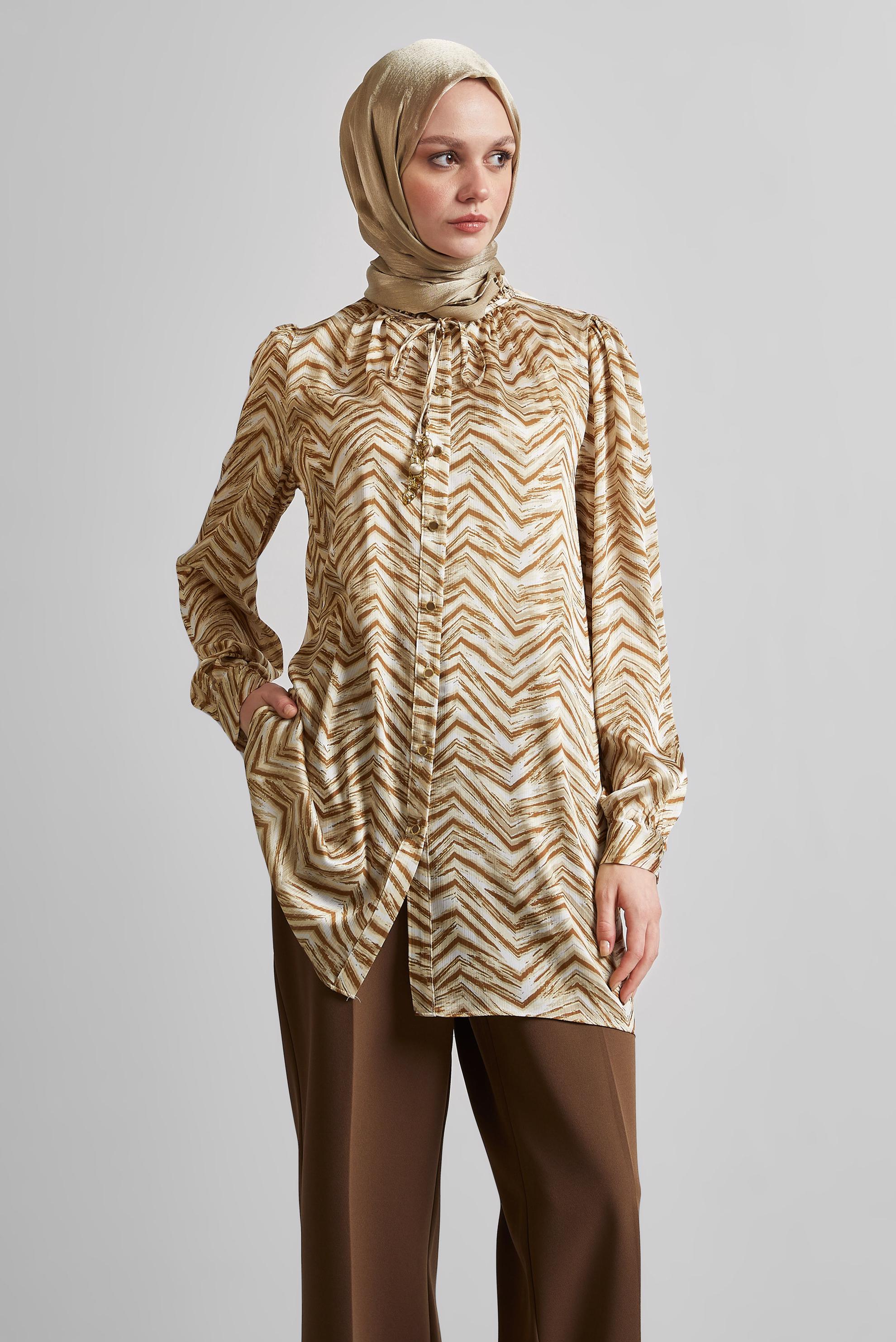 Tesettür giyim KAHVE DESENLİ SATEN TUNİK 45401