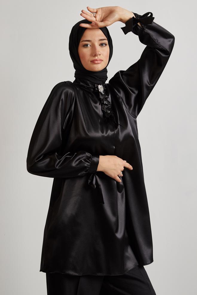 Hijab-Kleidung SCHWARZ SATIN TUNIKA MIT BROSCHE 45589 - ALVİNA