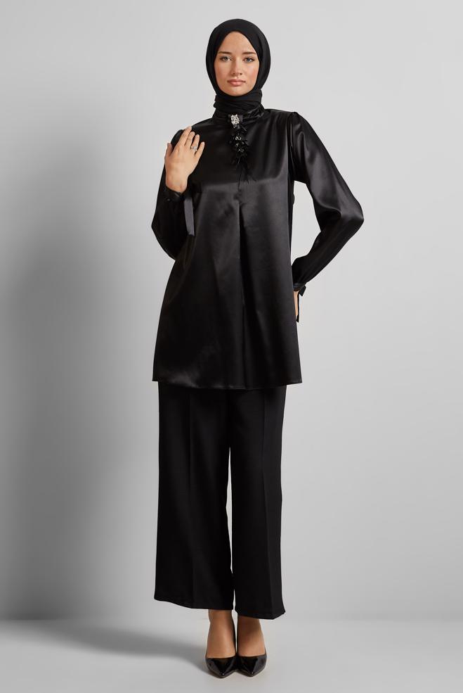 Hijab-Kleidung SCHWARZ SATIN TUNIKA MIT BROSCHE 45589 - ALVİNA