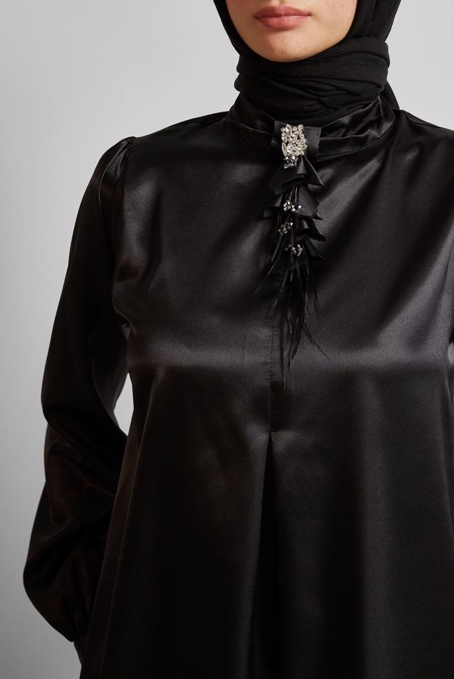 Hijab-Kleidung SCHWARZ SATIN TUNIKA MIT BROSCHE 45589 - ALVİNA
