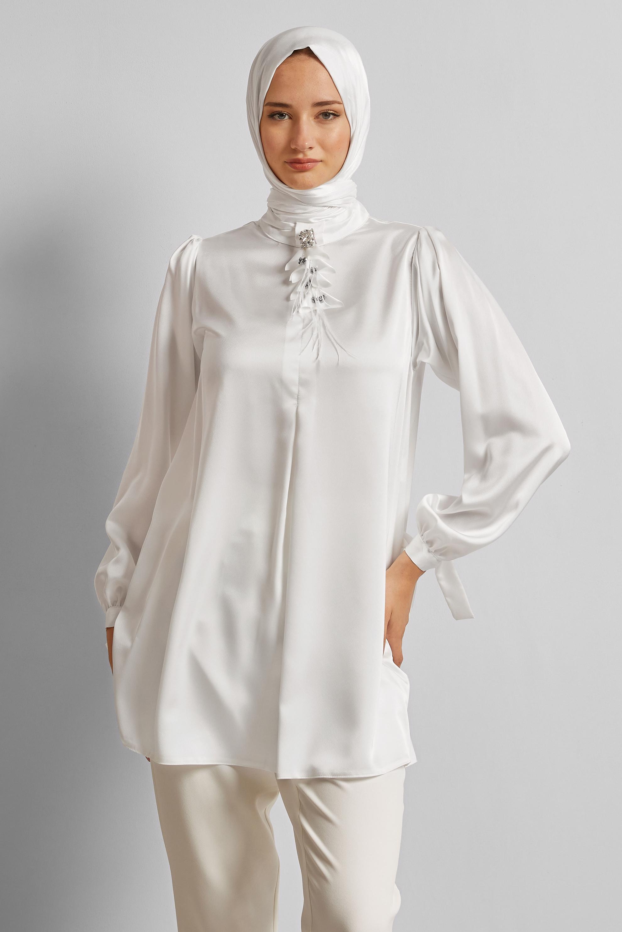 Tesettür giyim BEYAZ BROŞLU SATEN TUNİK 45589