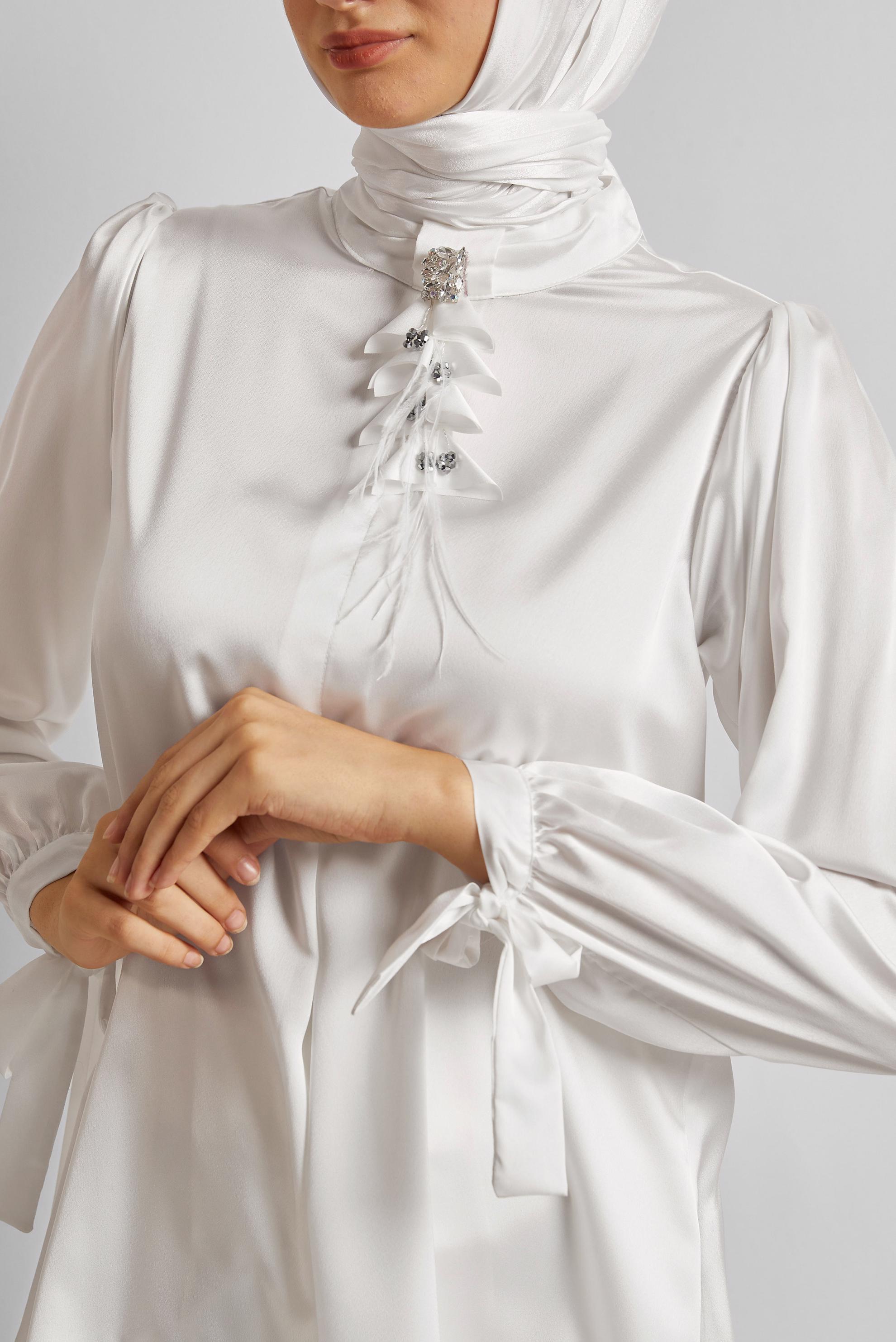 Tesettür giyim BEYAZ BROŞLU SATEN TUNİK 45589