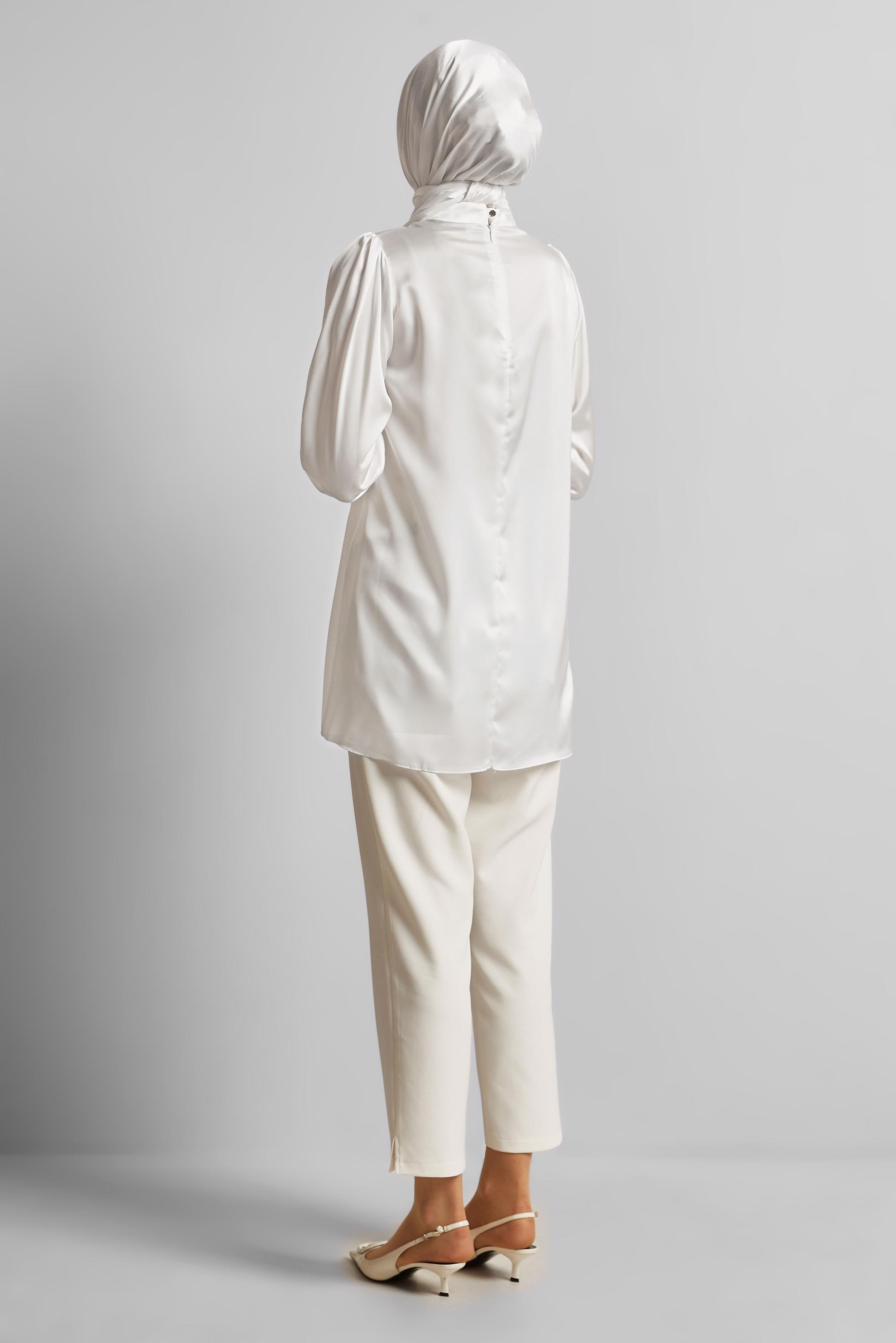 Tesettür giyim BEYAZ BROŞLU SATEN TUNİK 45589