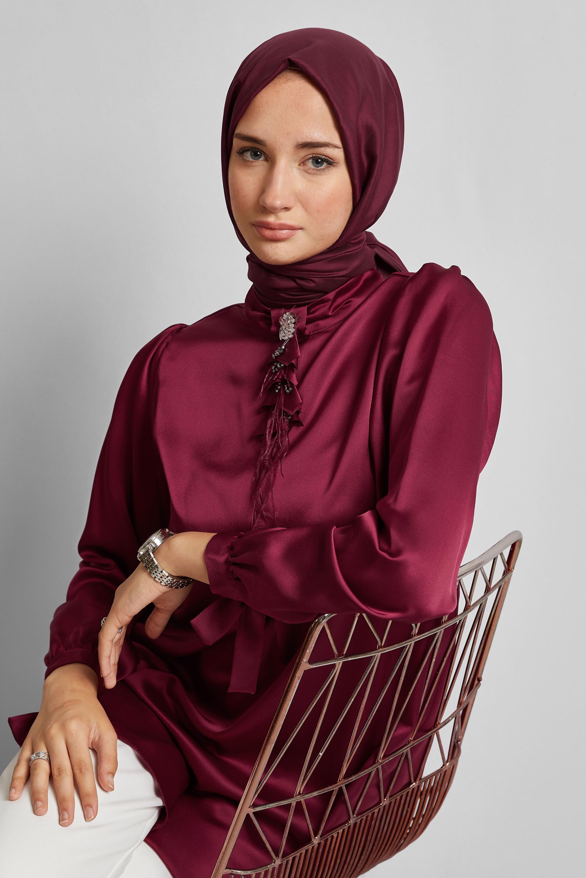 Tesettür giyim BORDO BROŞLU SATEN TUNİK 45589