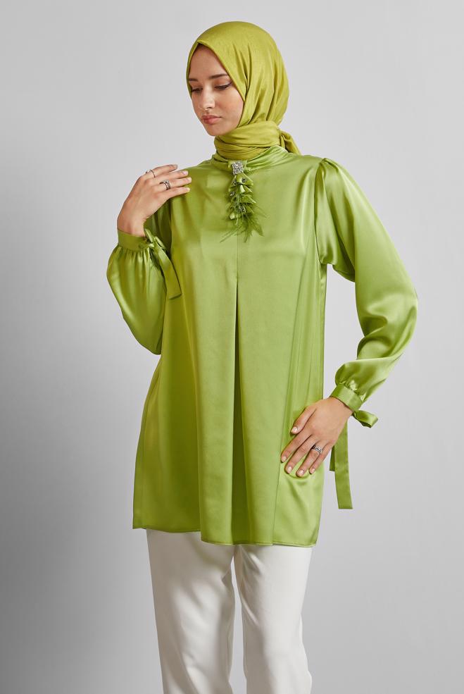 Hijab-Kleidung GRÜN SATIN TUNIKA MIT BROSCHE 45589 - ALVİNA