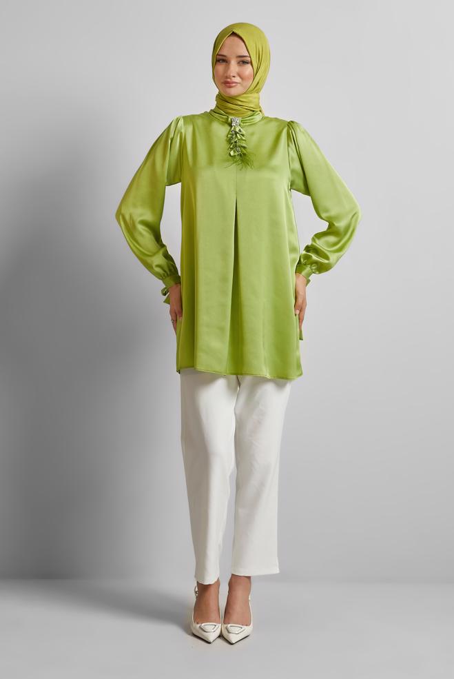 Hijab-Kleidung GRÜN SATIN TUNIKA MIT BROSCHE 45589 - ALVİNA