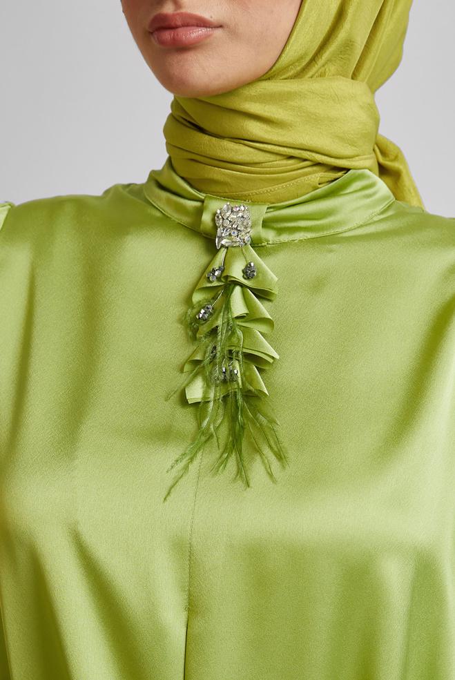 Hijab-Kleidung GRÜN SATIN TUNIKA MIT BROSCHE 45589 - ALVİNA