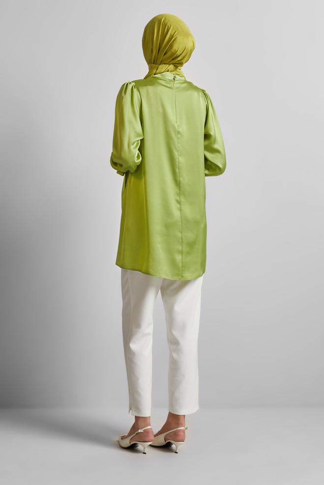 Hijab-Kleidung GRÜN SATIN TUNIKA MIT BROSCHE 45589 - ALVİNA