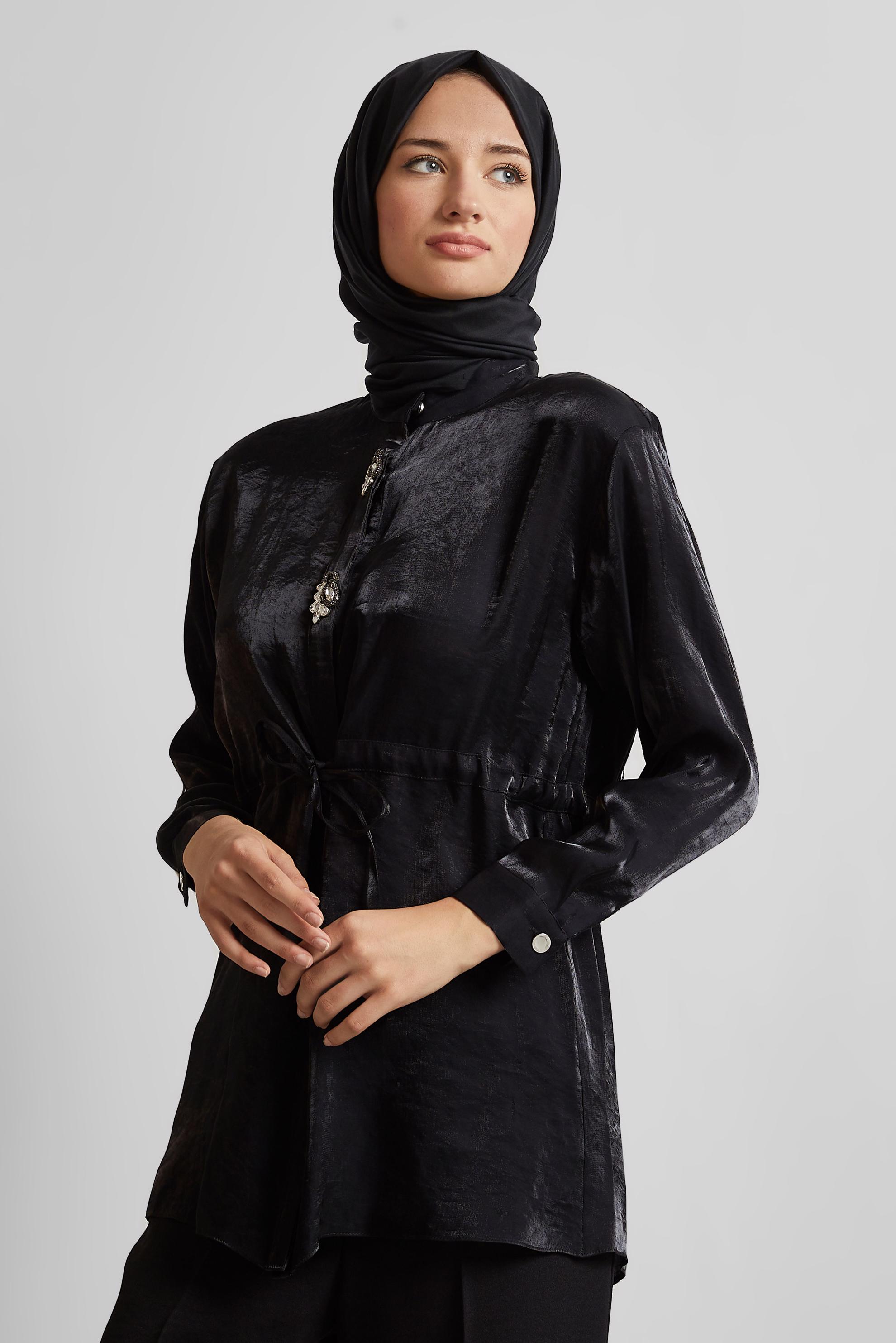 Tesettür giyim SİYAH BELİ BÜZGÜLÜ SATEN TUNİK 45610