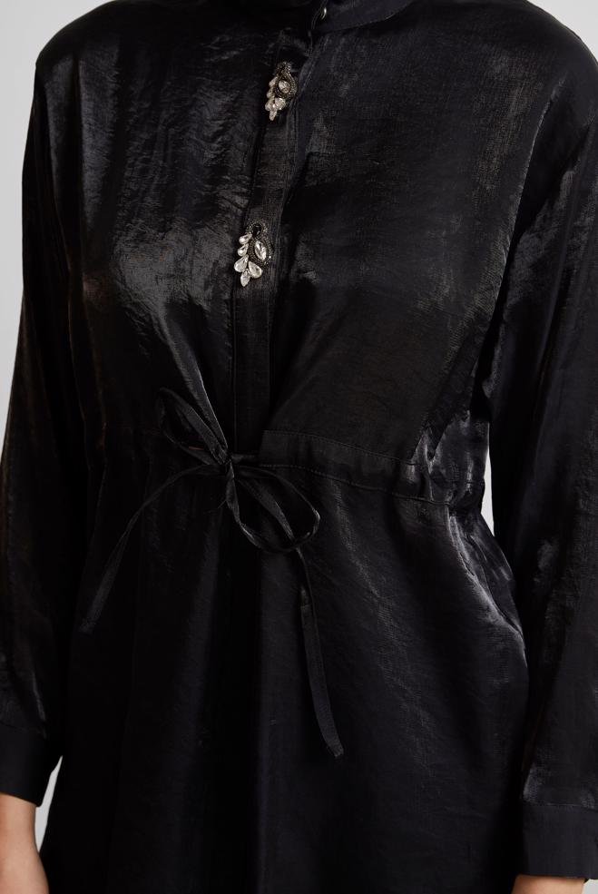 Hijab-Kleidung SCHWARZ TUNIKA AUS SATIN MIT SMOCKBUND 45610 - ALVİNA