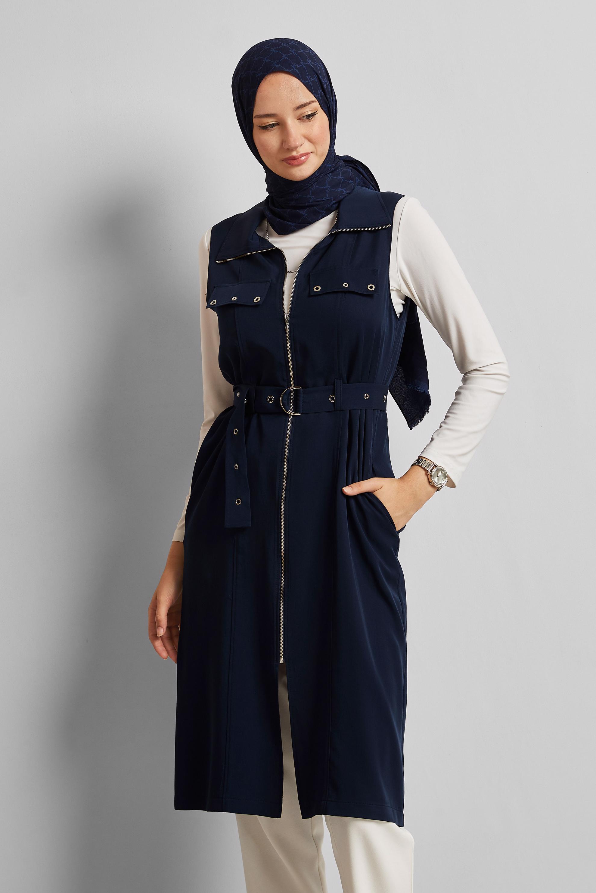 Hijab-Kleidung NAVY BLAU LYOCELL-WESTE MIT GÜRTEL 45645
