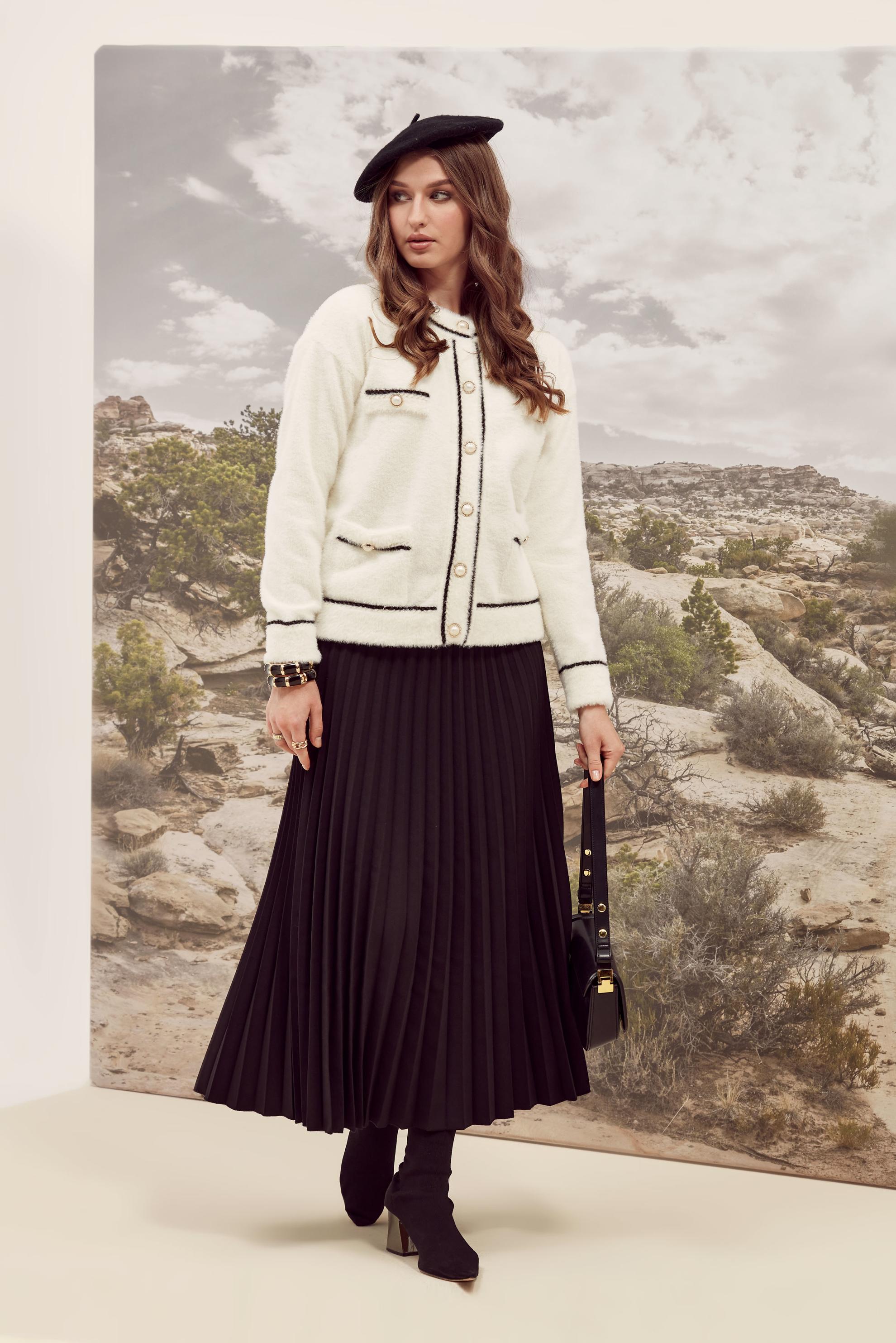 Tesettür giyim BEYAZ DÜĞME DETAYLI TRİKO CEKET 45932