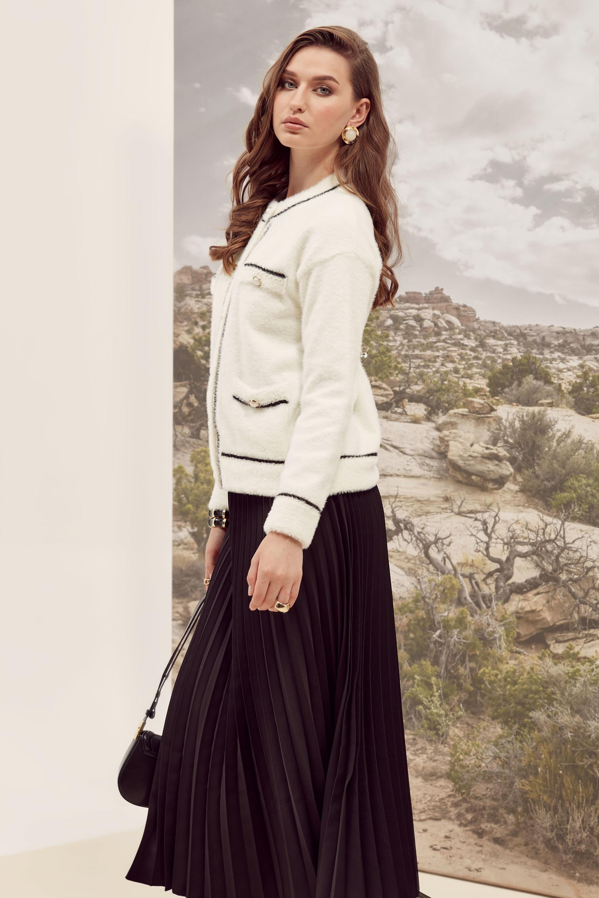 Tesettür giyim BEYAZ DÜĞME DETAYLI TRİKO CEKET 45932