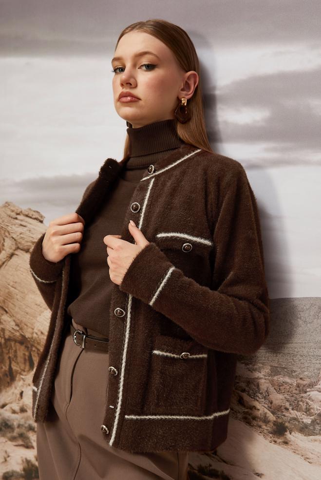 Tesettür giyim KAHVE DÜĞME DETAYLI TRİKO CEKET 45932 - ALVİNA