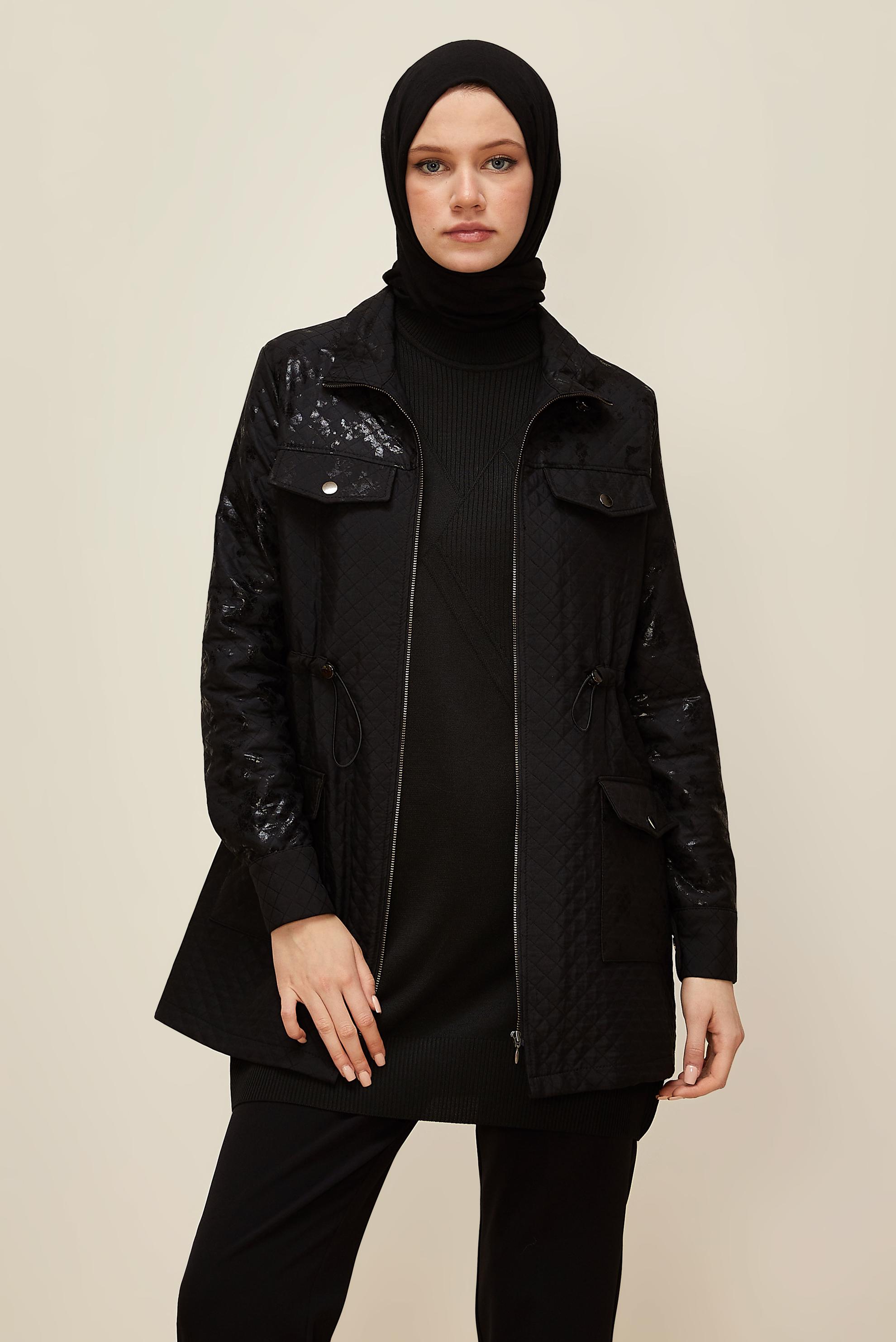 Tesettür giyim SİYAH VARAK BASKILI KAPİTONE CEKET 46009