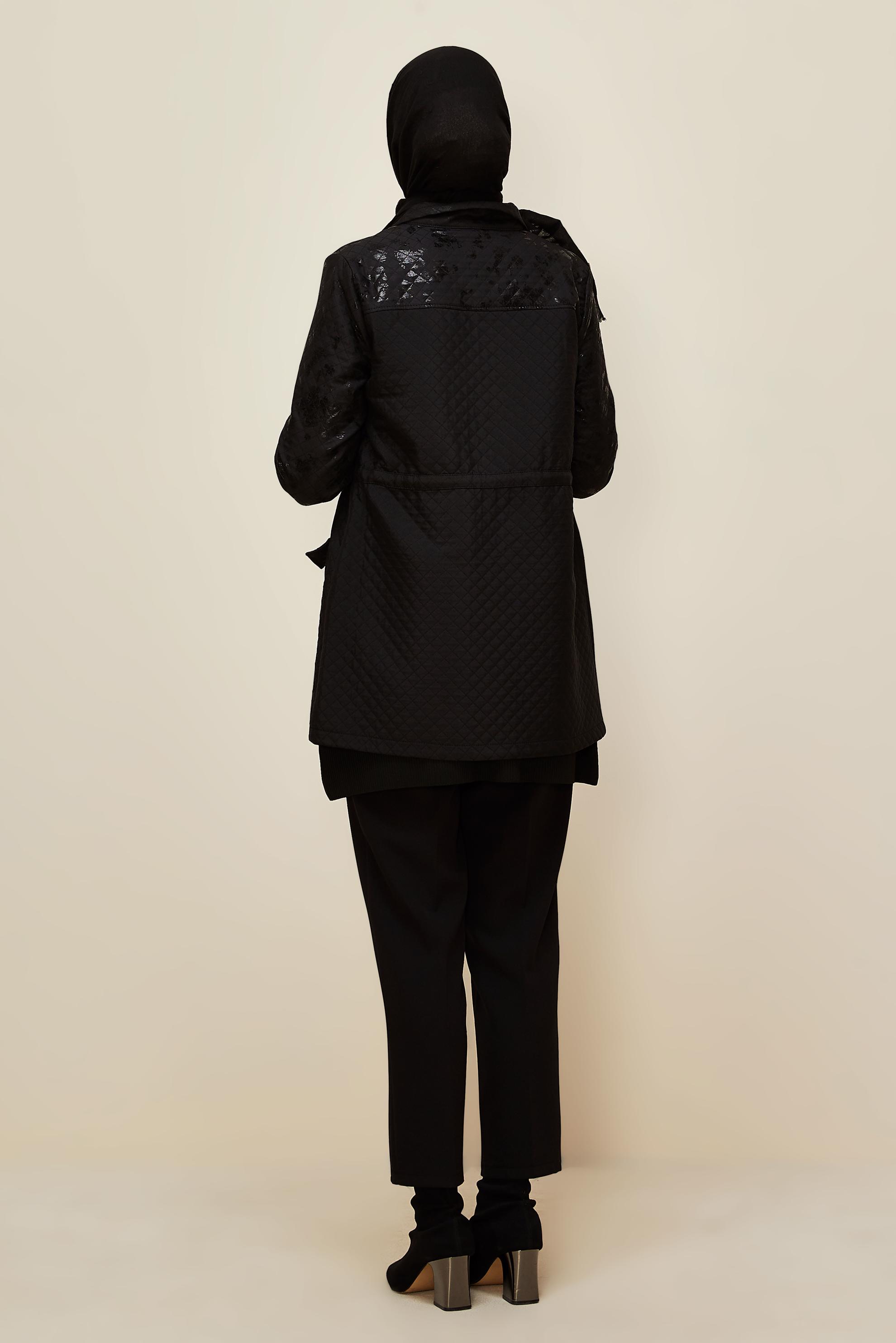 Tesettür giyim SİYAH VARAK BASKILI KAPİTONE CEKET 46009