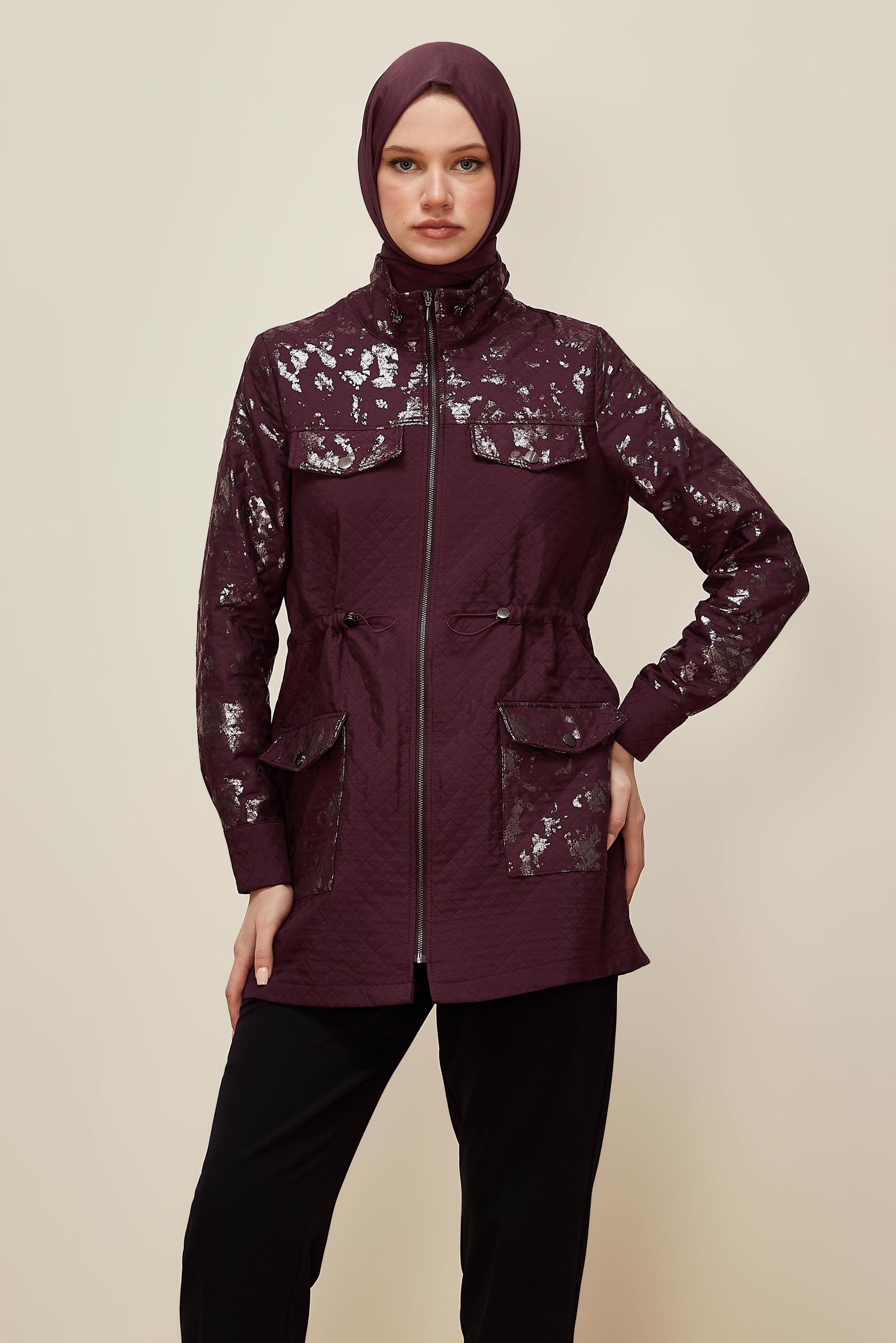 Tesettür giyim BORDO VARAK BASKILI KAPİTONE CEKET 46009