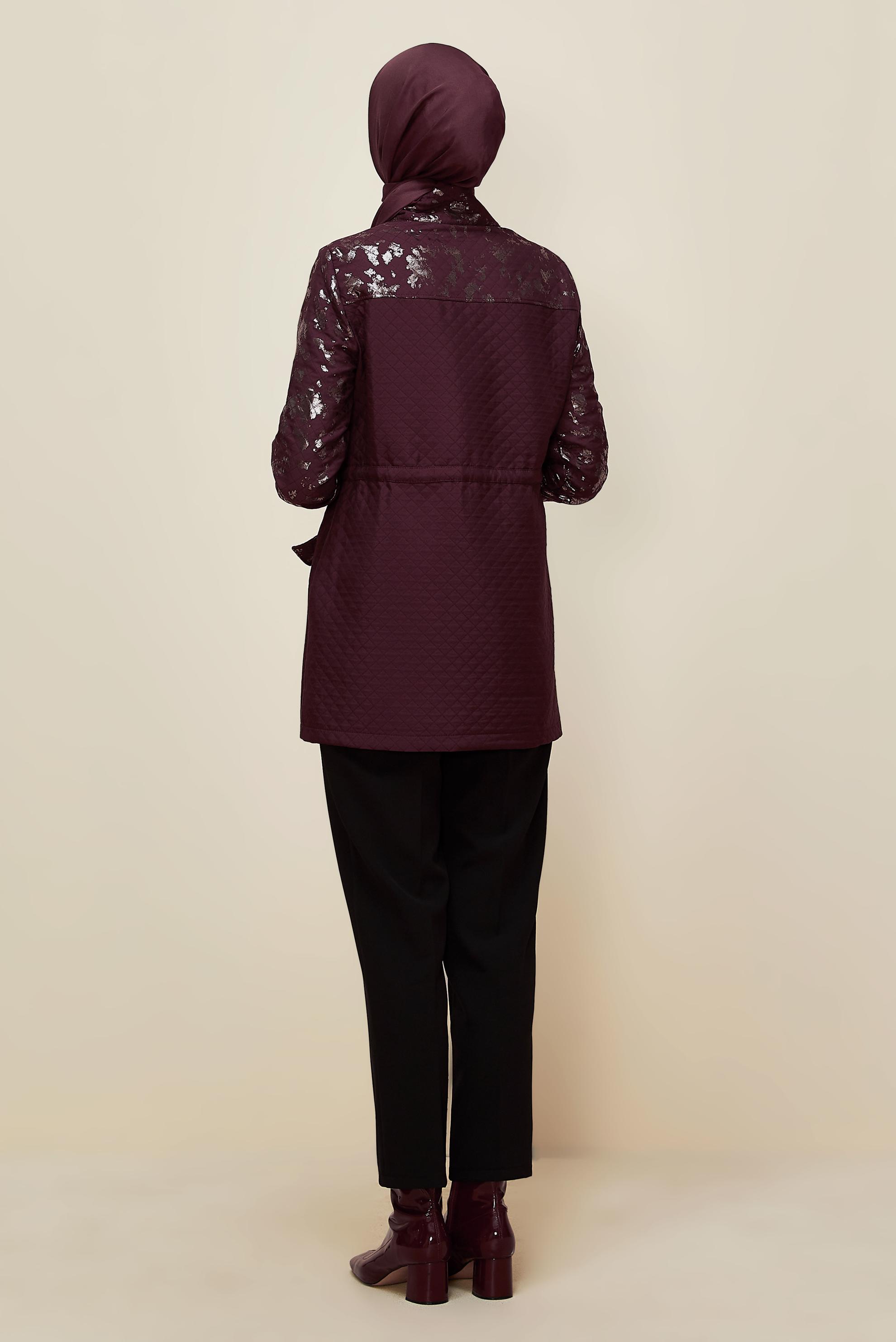 Tesettür giyim BORDO VARAK BASKILI KAPİTONE CEKET 46009