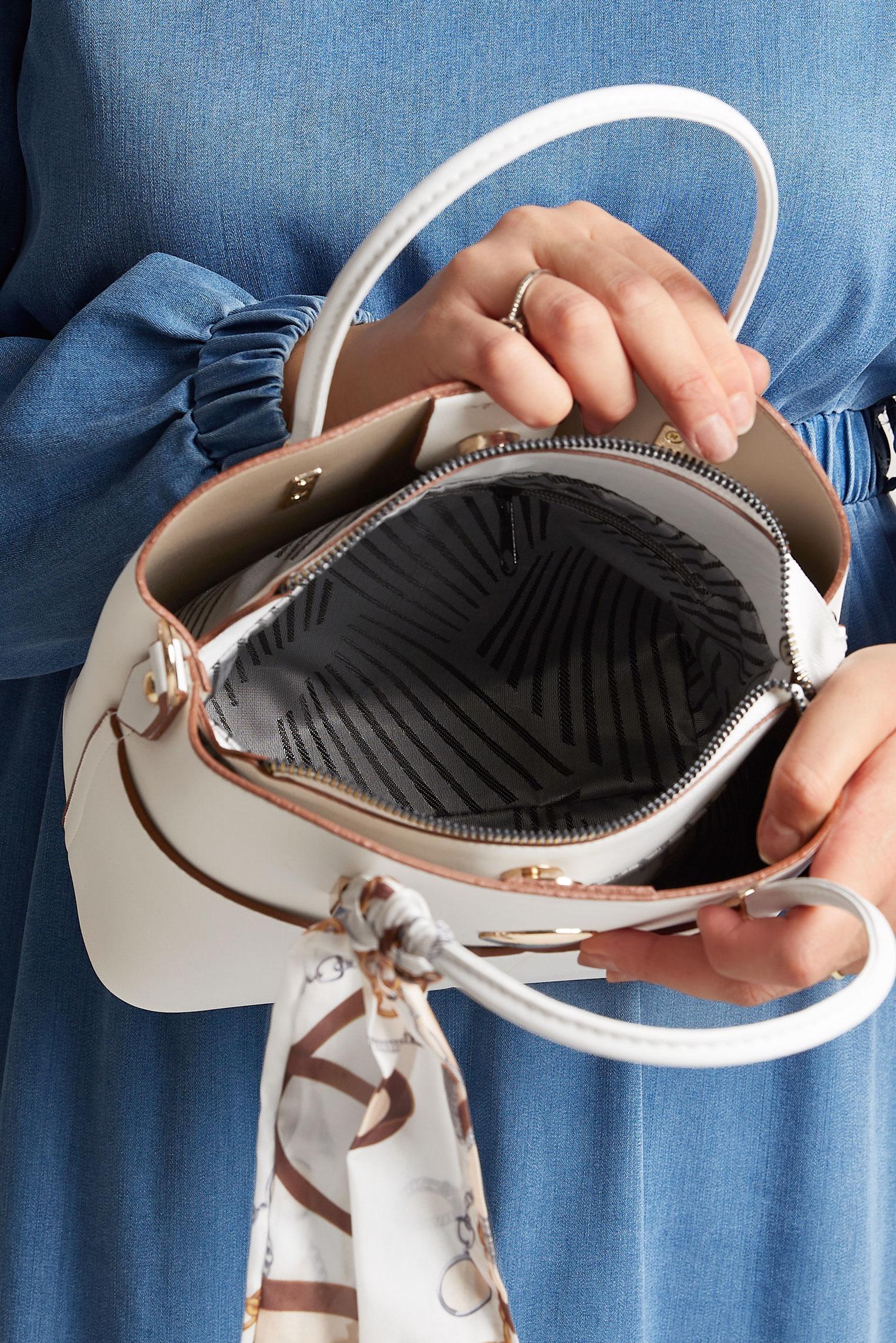 Tesettür giyim BEYAZ ALVİNA FULAR DETAYLI ÇANTA 2147