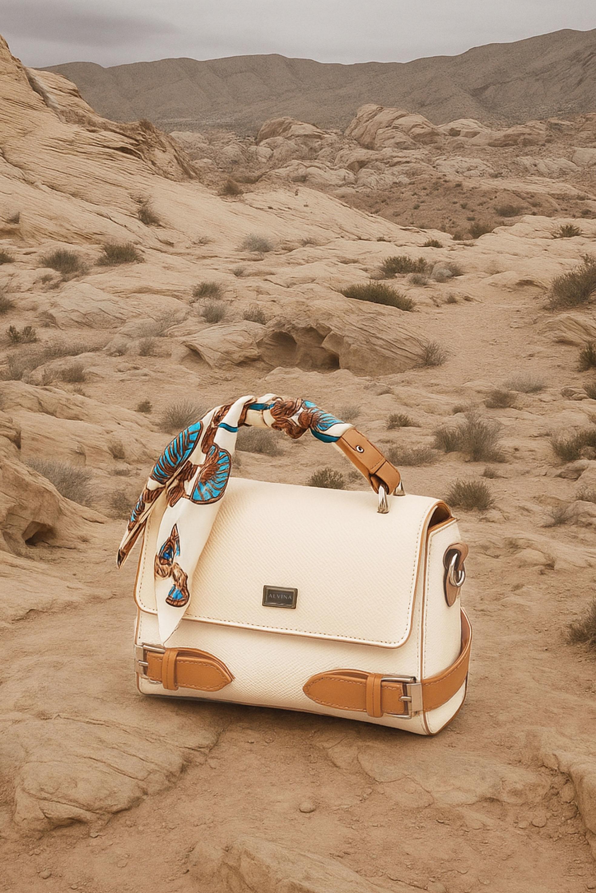 Tesettür giyim BEYAZ ALVİNA FULARLI ÇANTA 0719